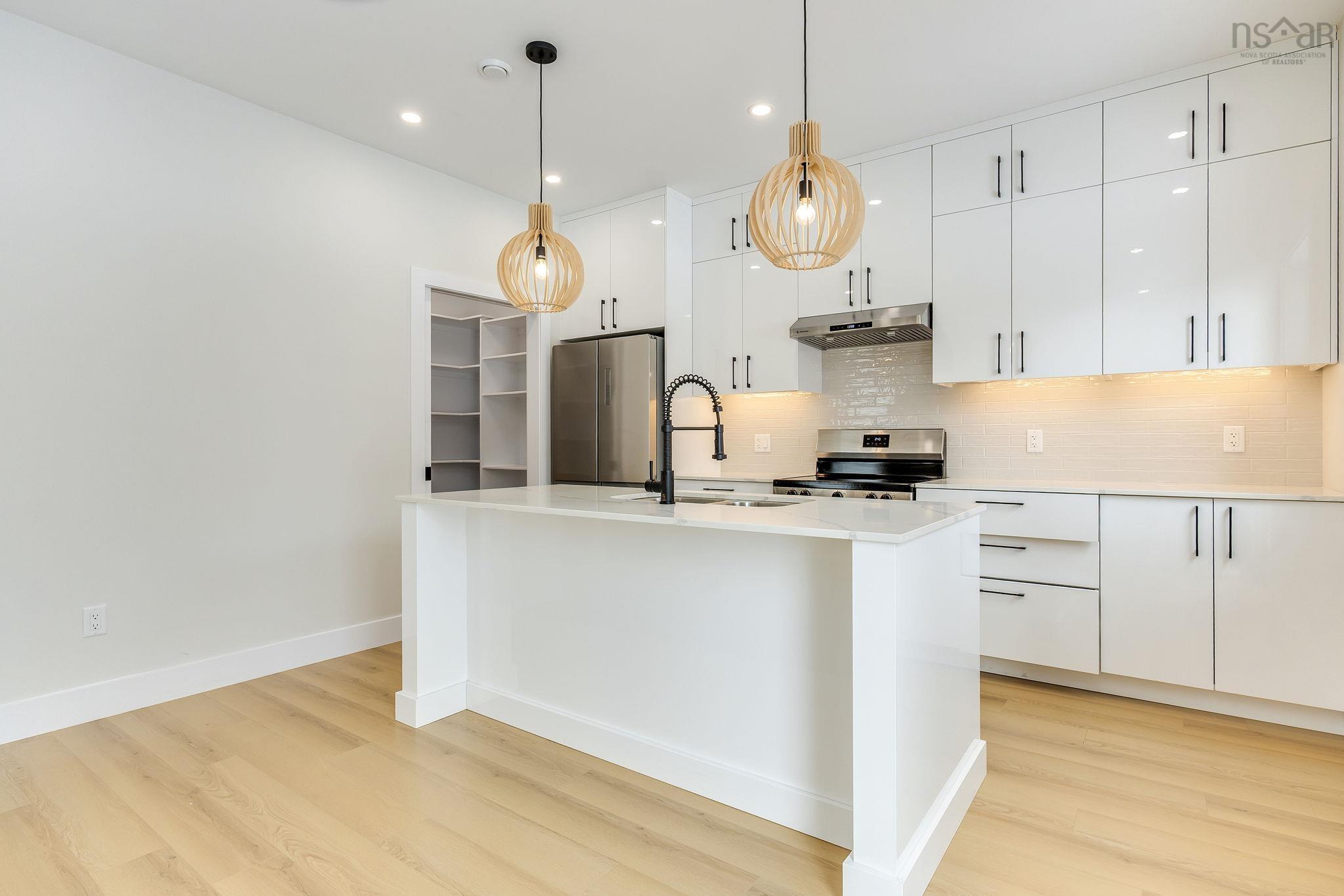 $529,900.00: 855 Highway 2, Elmsdale