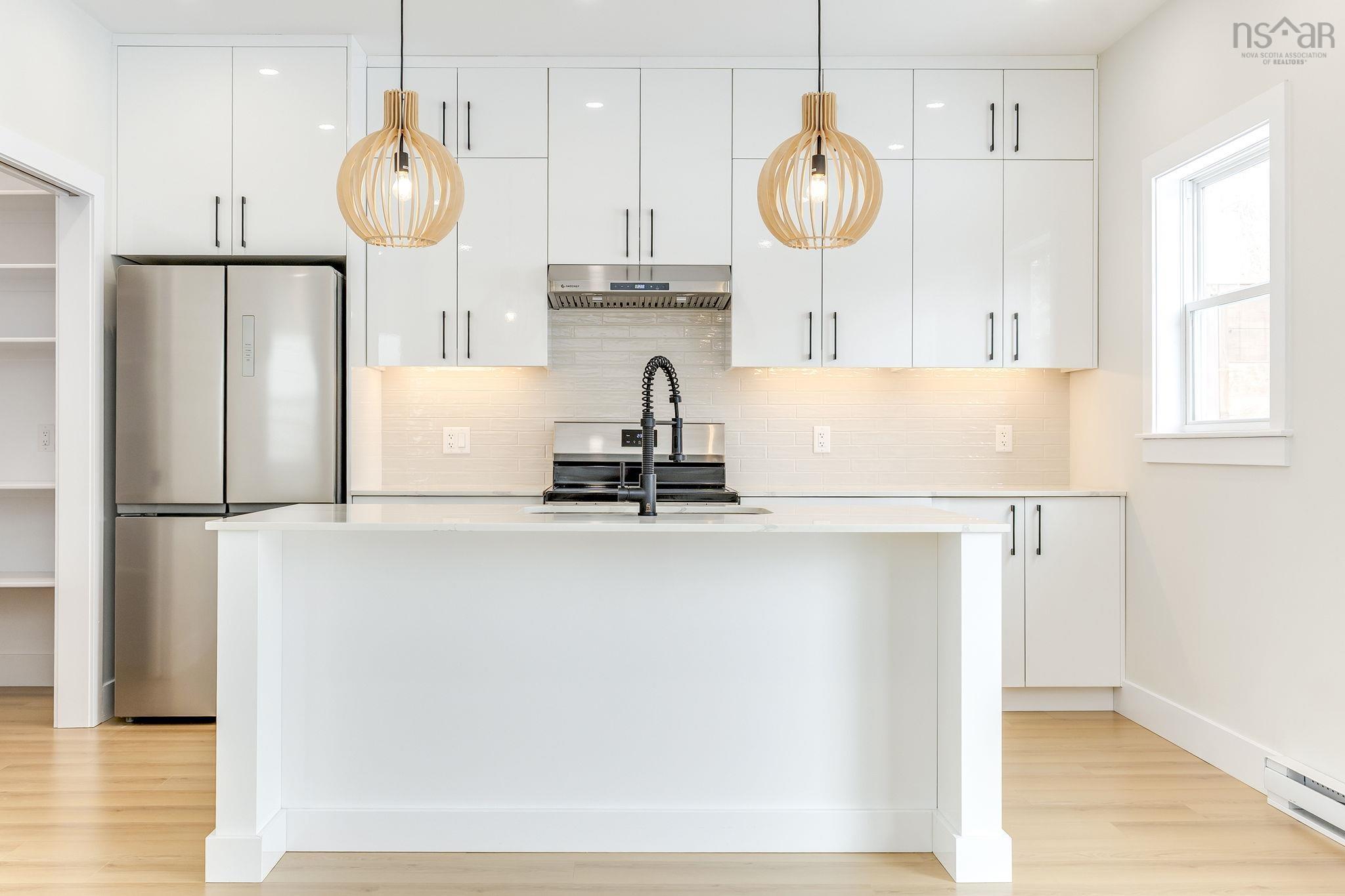 $529,900.00: 855 Highway 2, Elmsdale