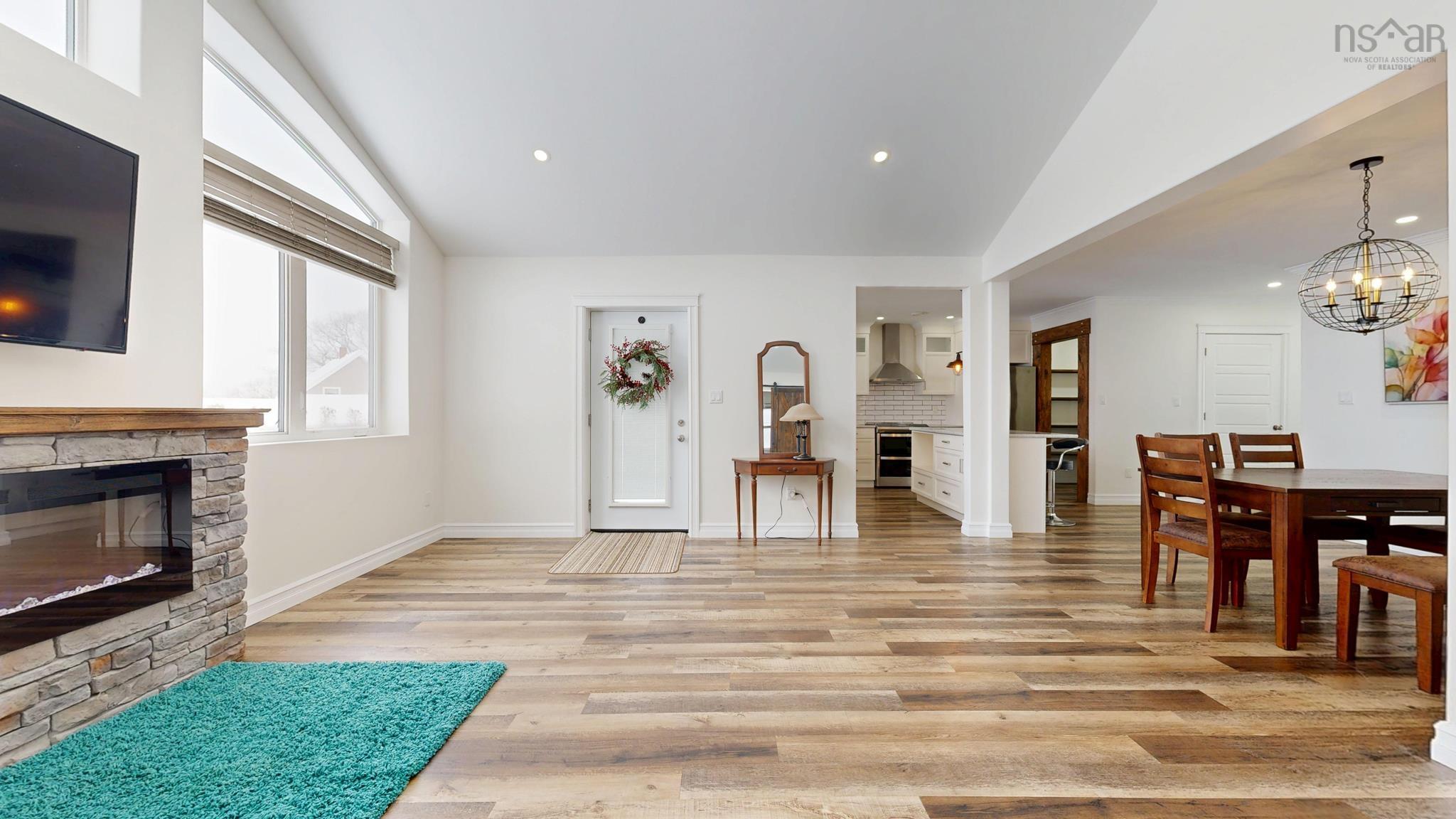 $735,000.00: 6672 Highway 1, Coldbrook