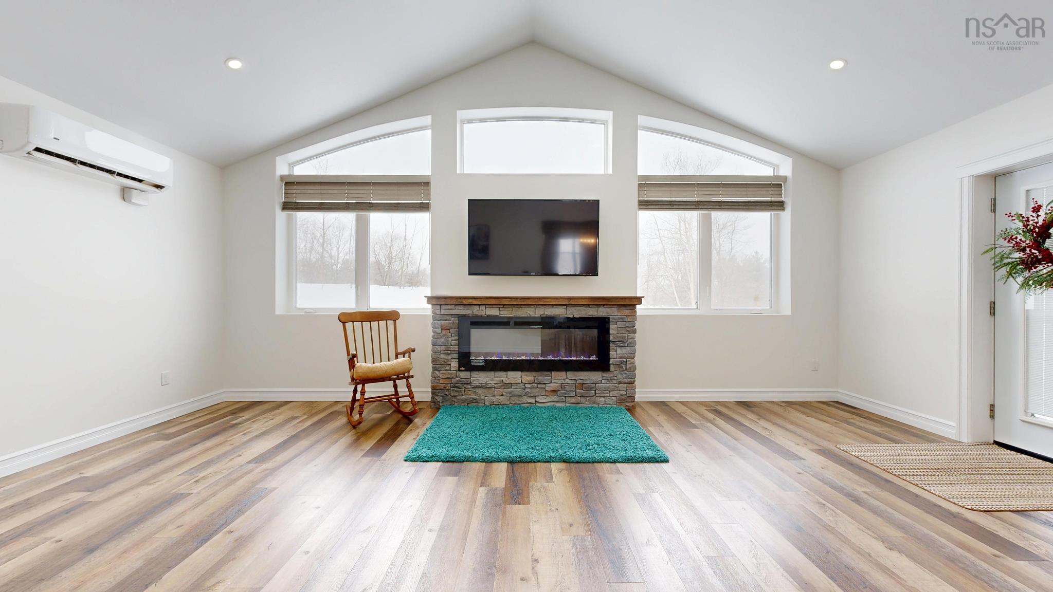 $735,000.00: 6672 Highway 1, Coldbrook