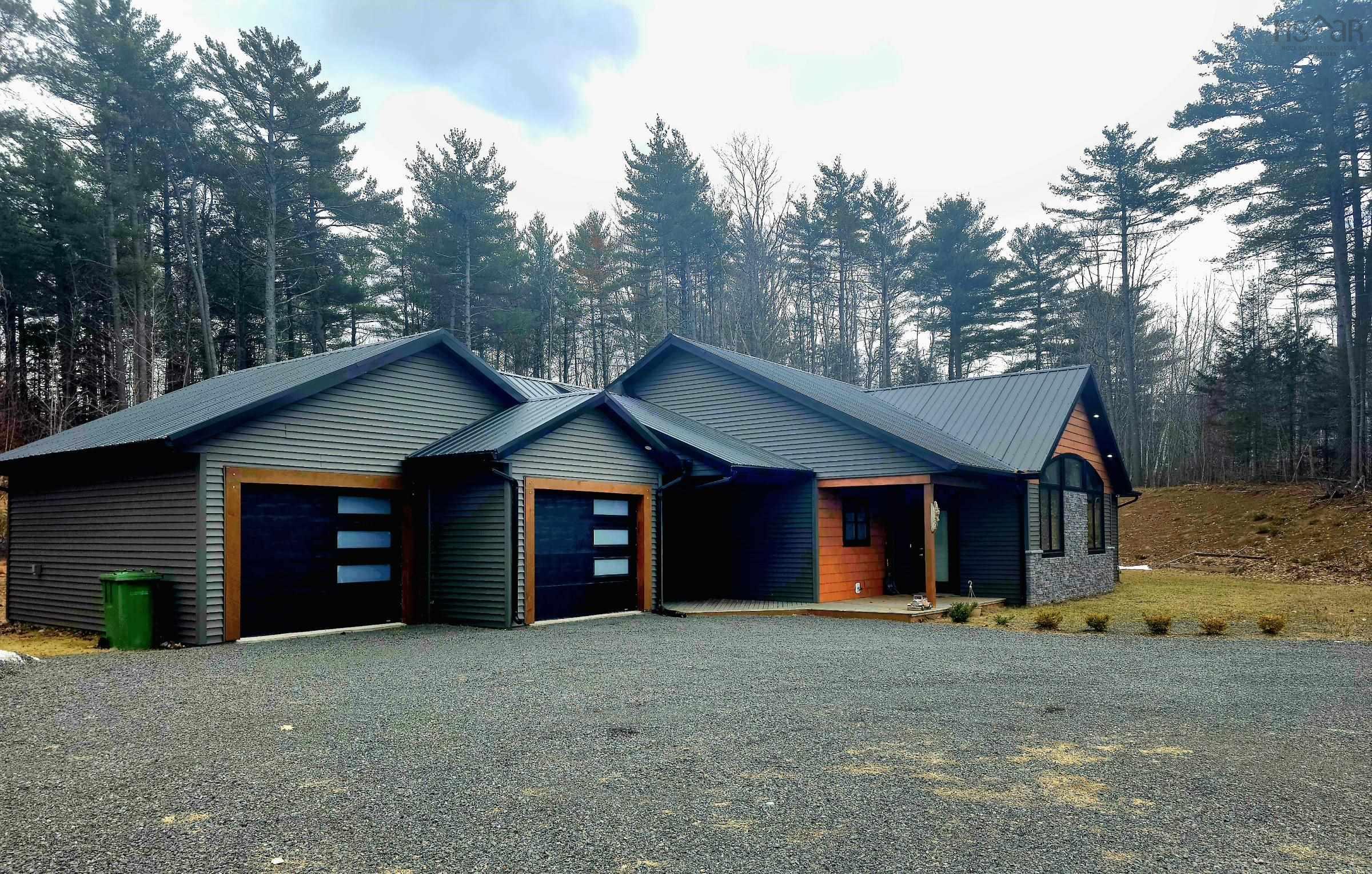 $695,000.00: 6672 Highway 1, Coldbrook