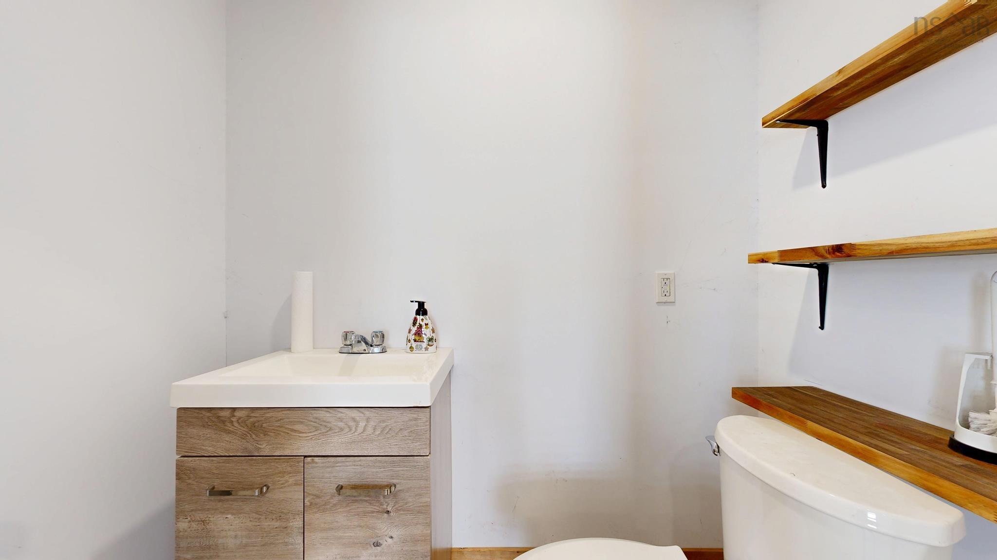 $735,000.00: 6672 Highway 1, Coldbrook