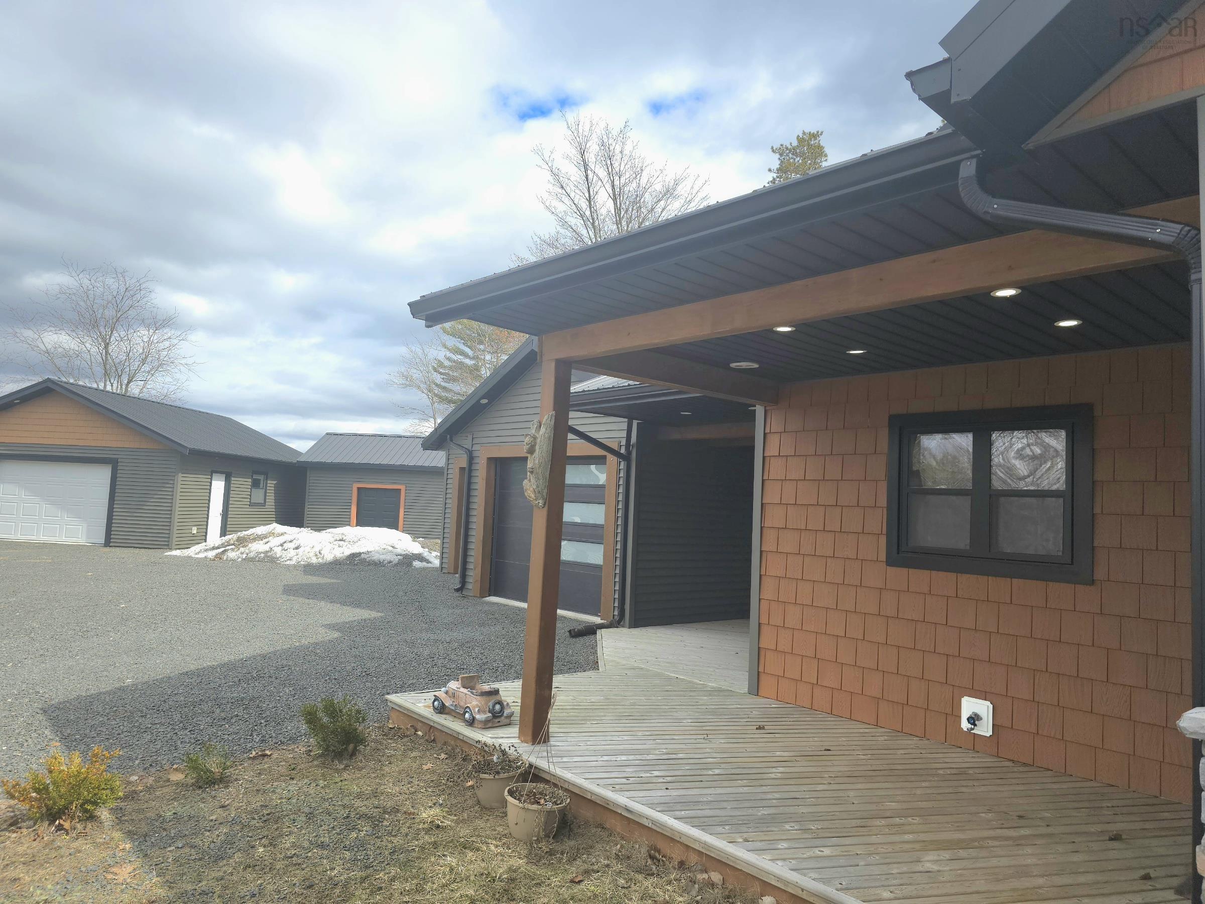 $695,000.00: 6672 Highway 1, Coldbrook
