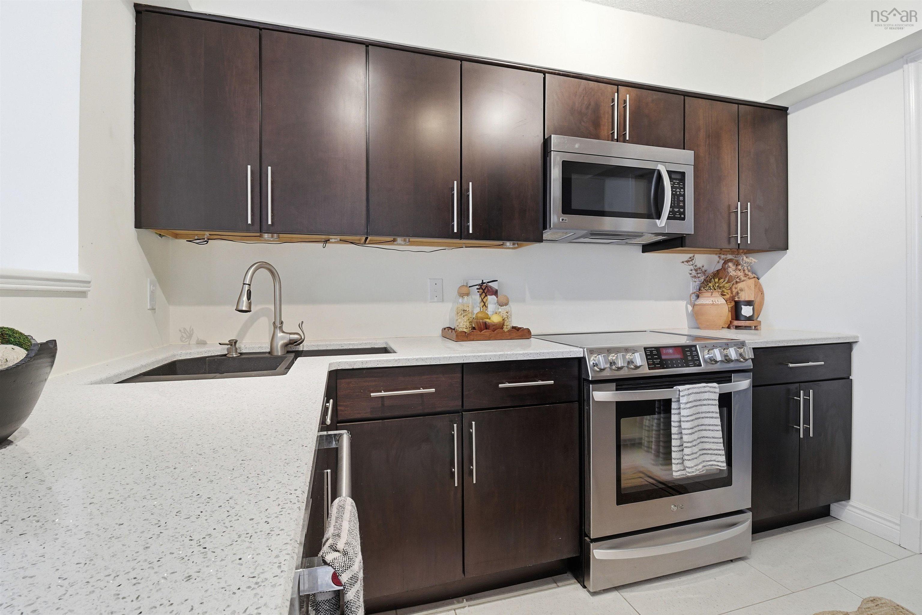 $620,000.00: 301 5530 Artillery Place, Halifax