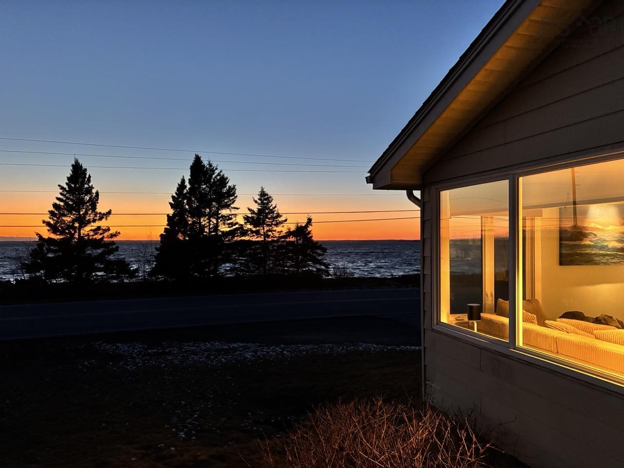 $524,900.00: 5324 329 Highway, Blandford