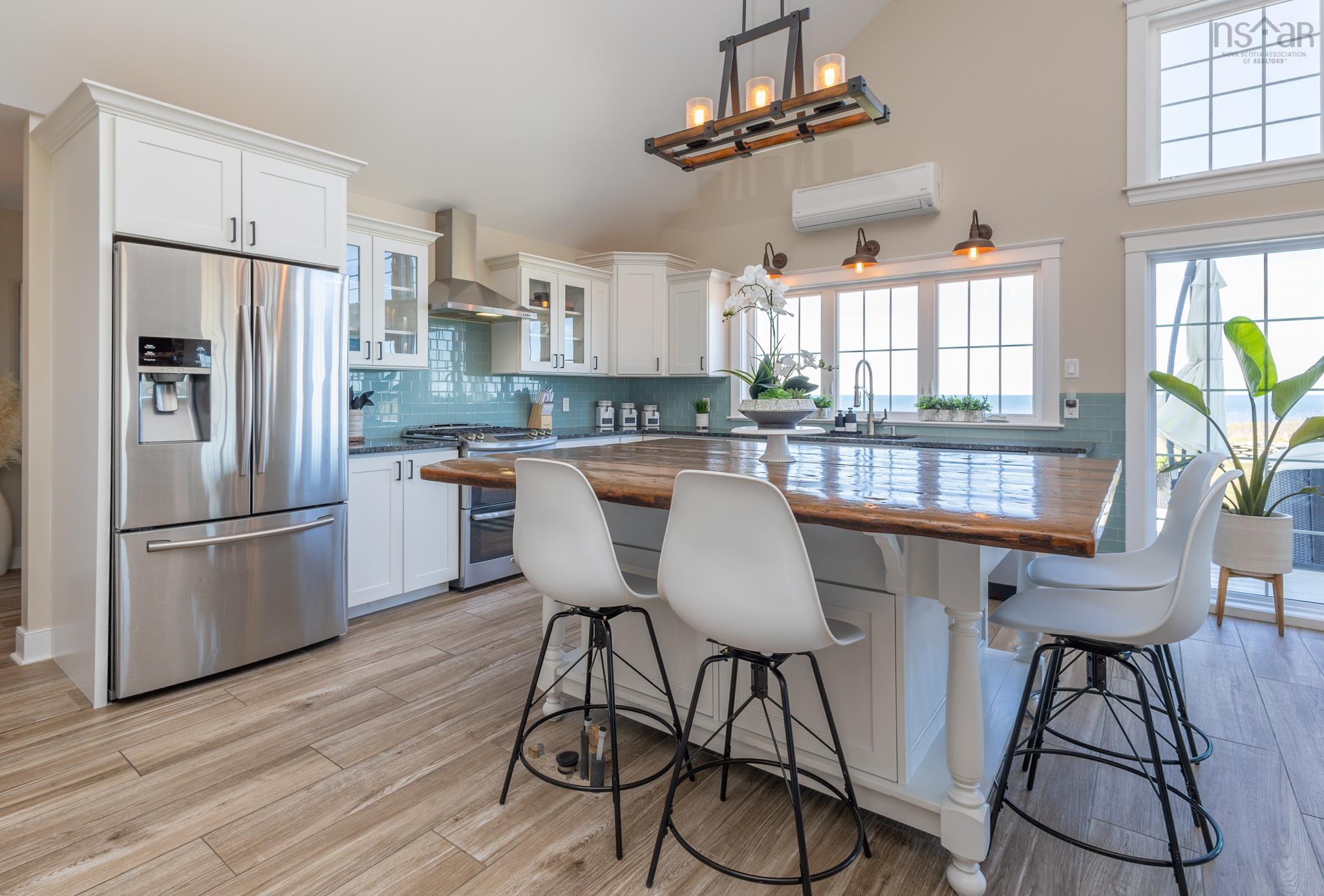 $899,900.00: 4849 Highway 1, Salmon River