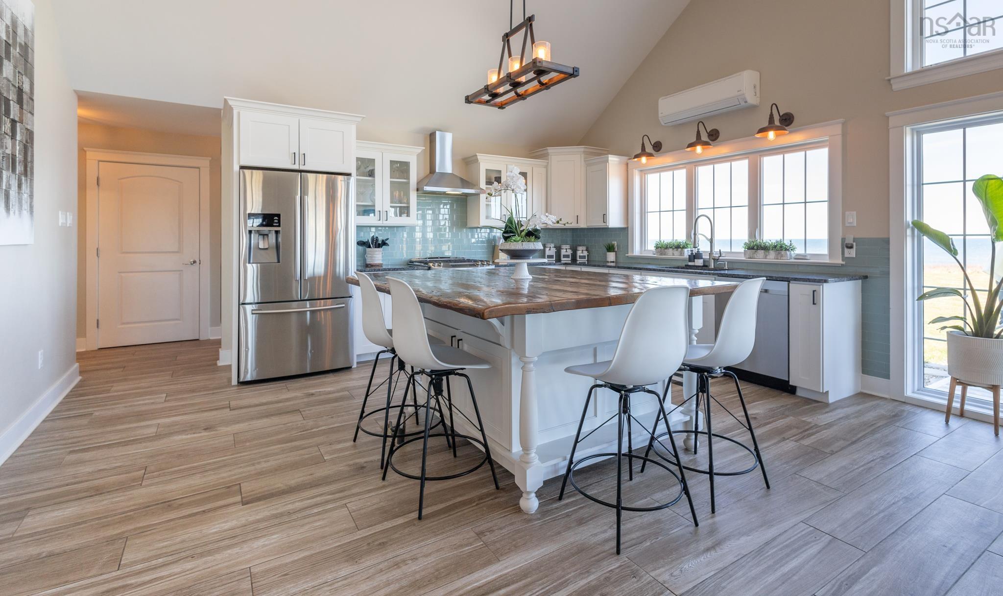 $899,900.00: 4849 Highway 1, Salmon River