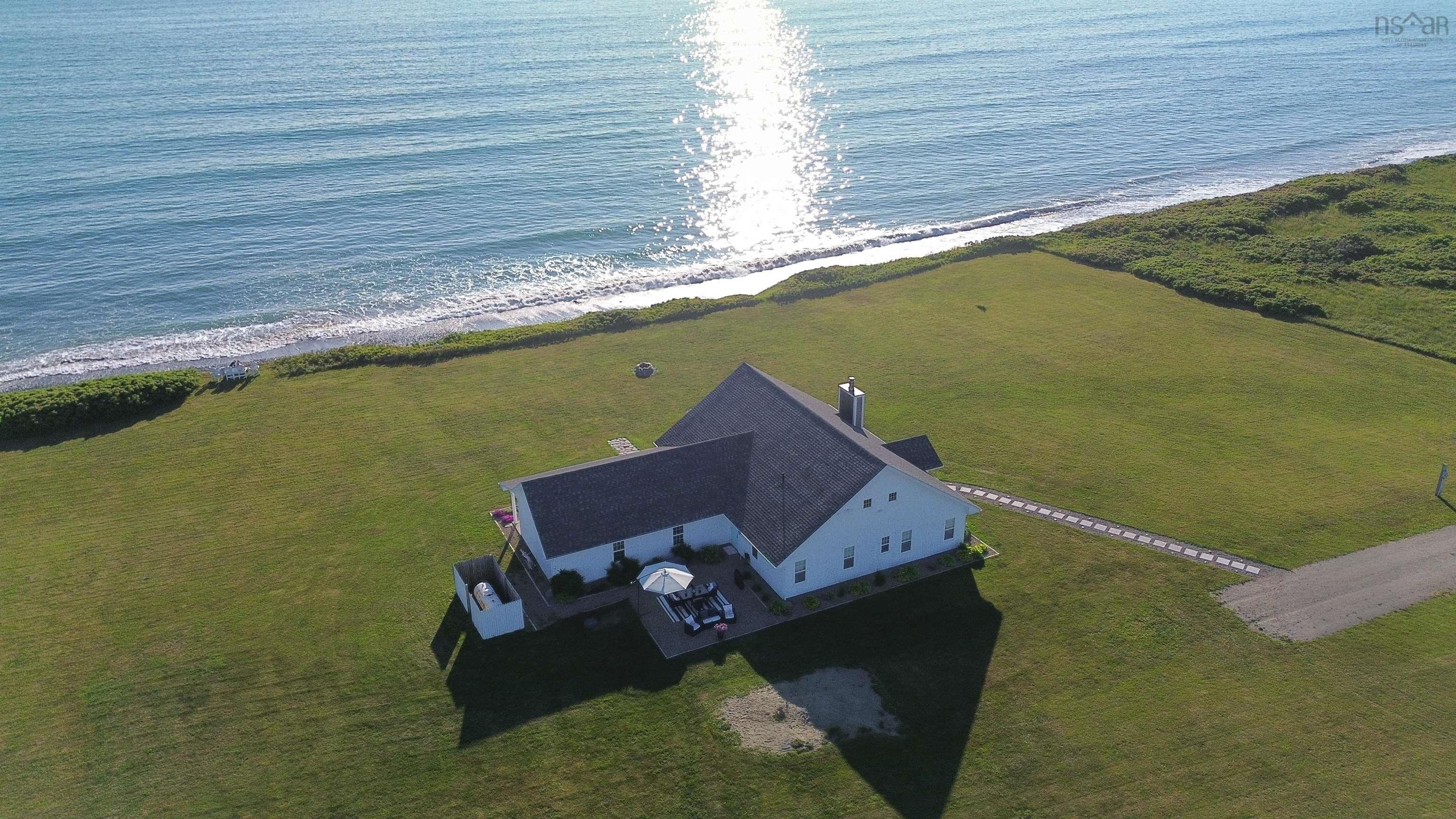 $899,900.00: 4849 Highway 1, Salmon River