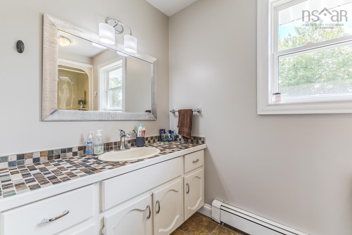 $534,500.00: 122 MEADOWLAND Avenue, Bible Hill