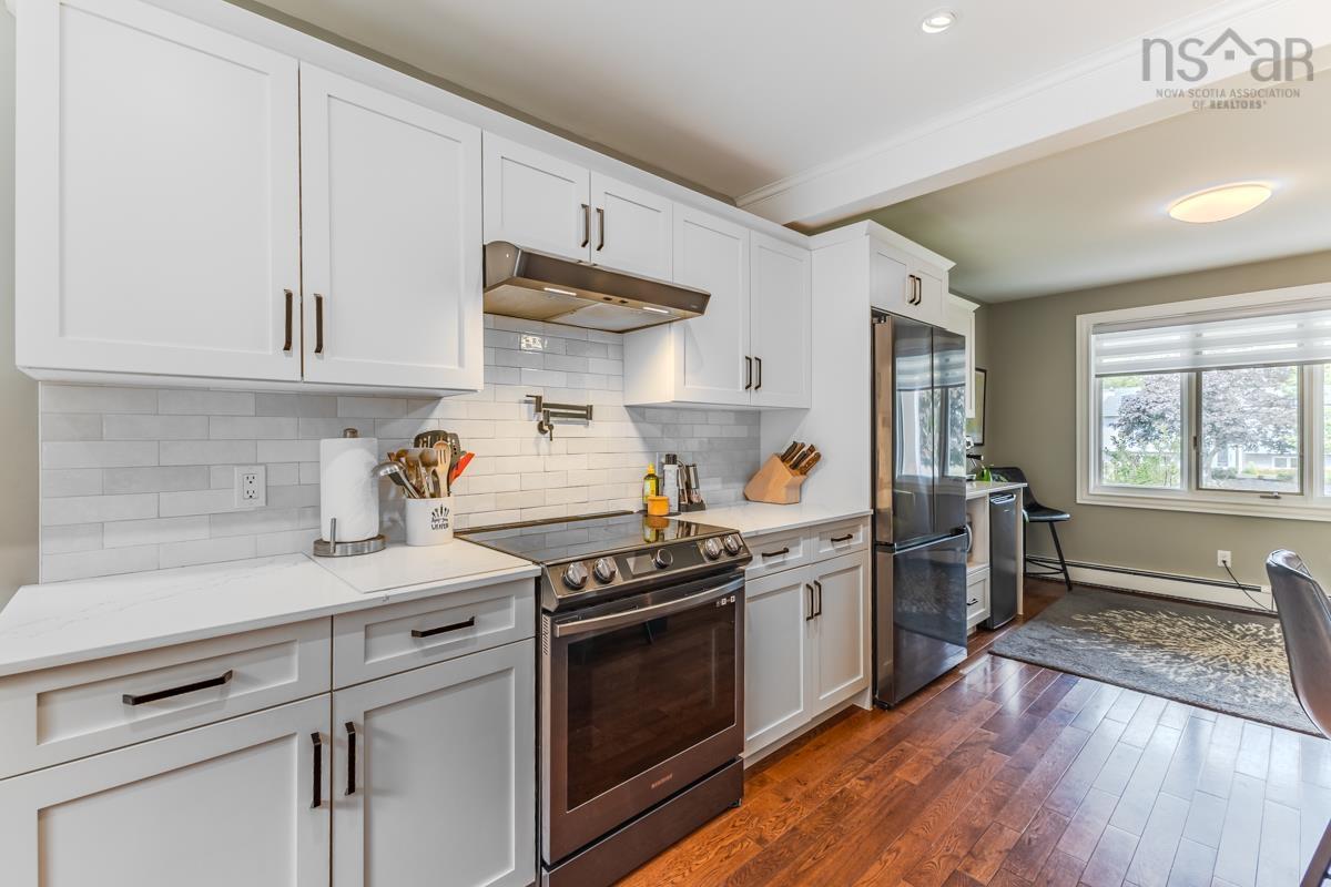 $534,500.00: 122 MEADOWLAND Avenue, Bible Hill