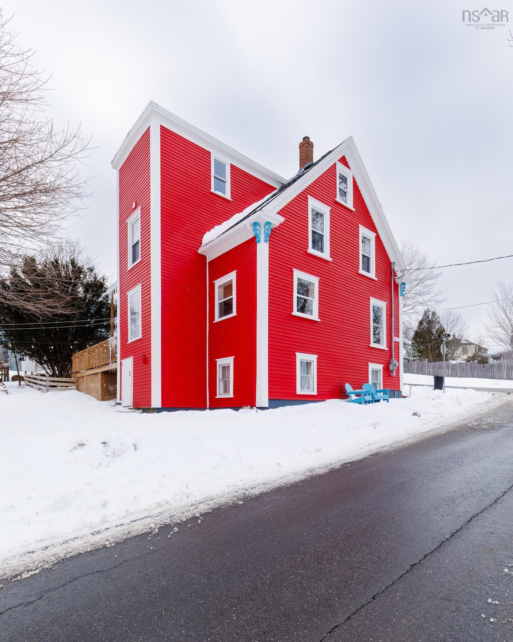 $825,000.00: 94 King Street, Lunenburg