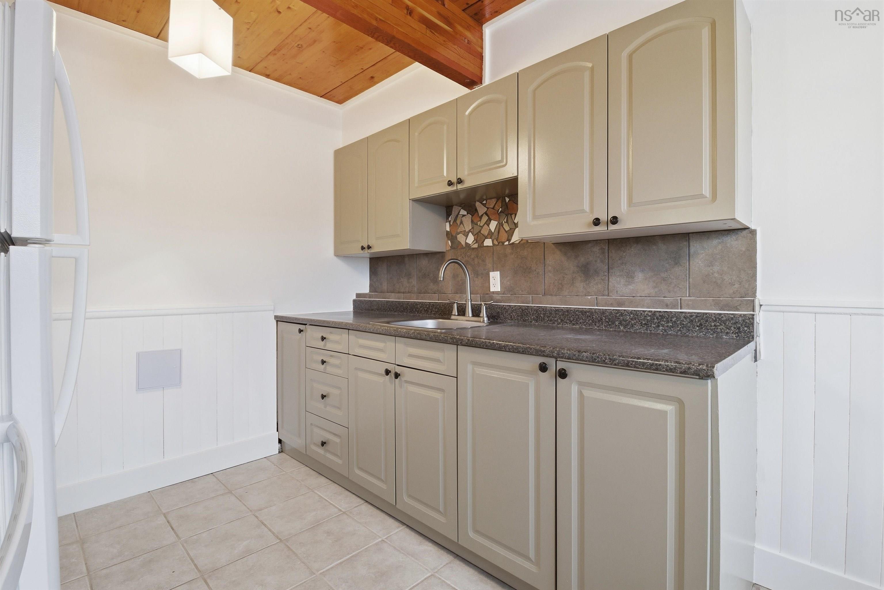 $344,900.00: 76 Cavendish Road, Halifax