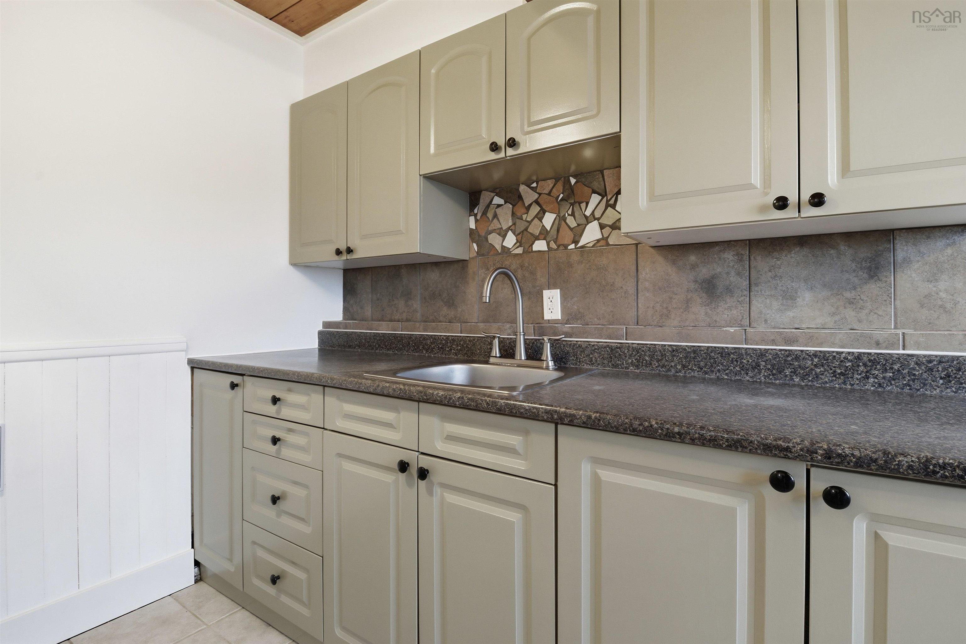 $344,900.00: 76 Cavendish Road, Halifax