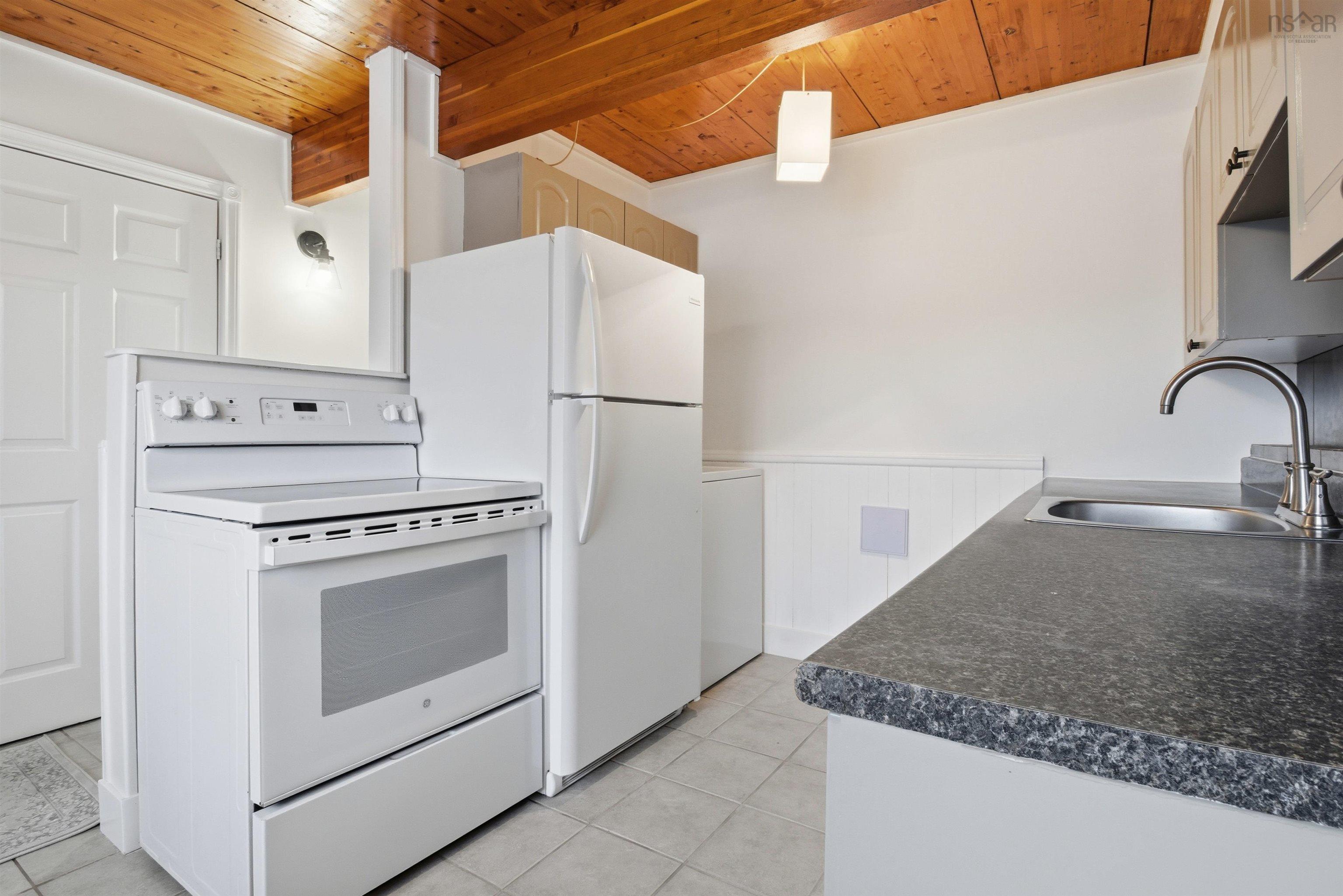 $344,900.00: 76 Cavendish Road, Halifax