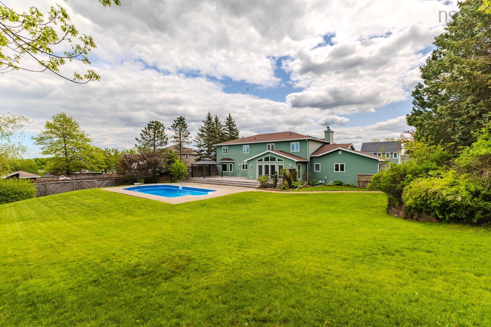 $825,000.00: 252 BLUE HERON Drive, New Glasgow