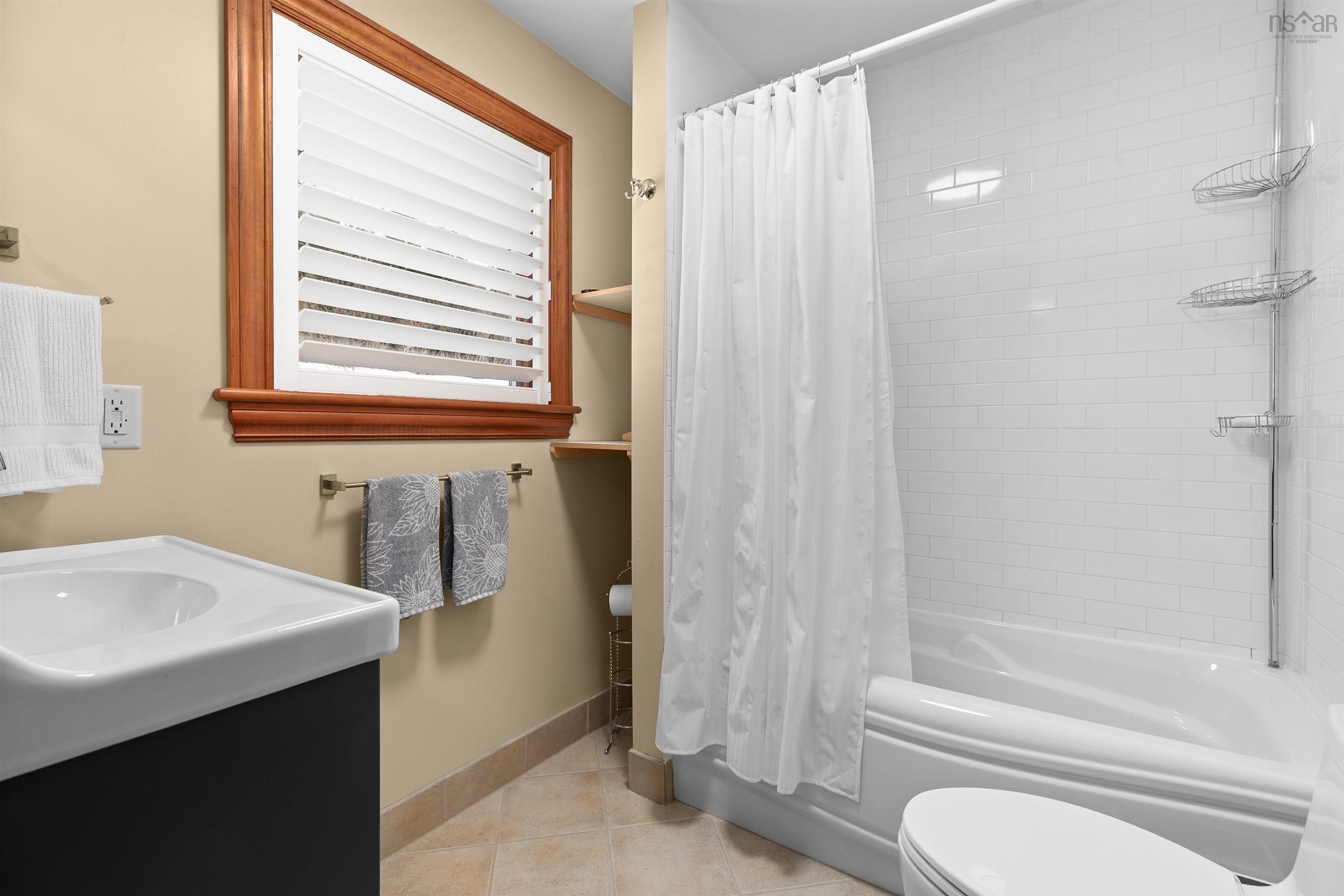 $1,395,000.00: 108 Ocean Gate Drive, Northwest Cove