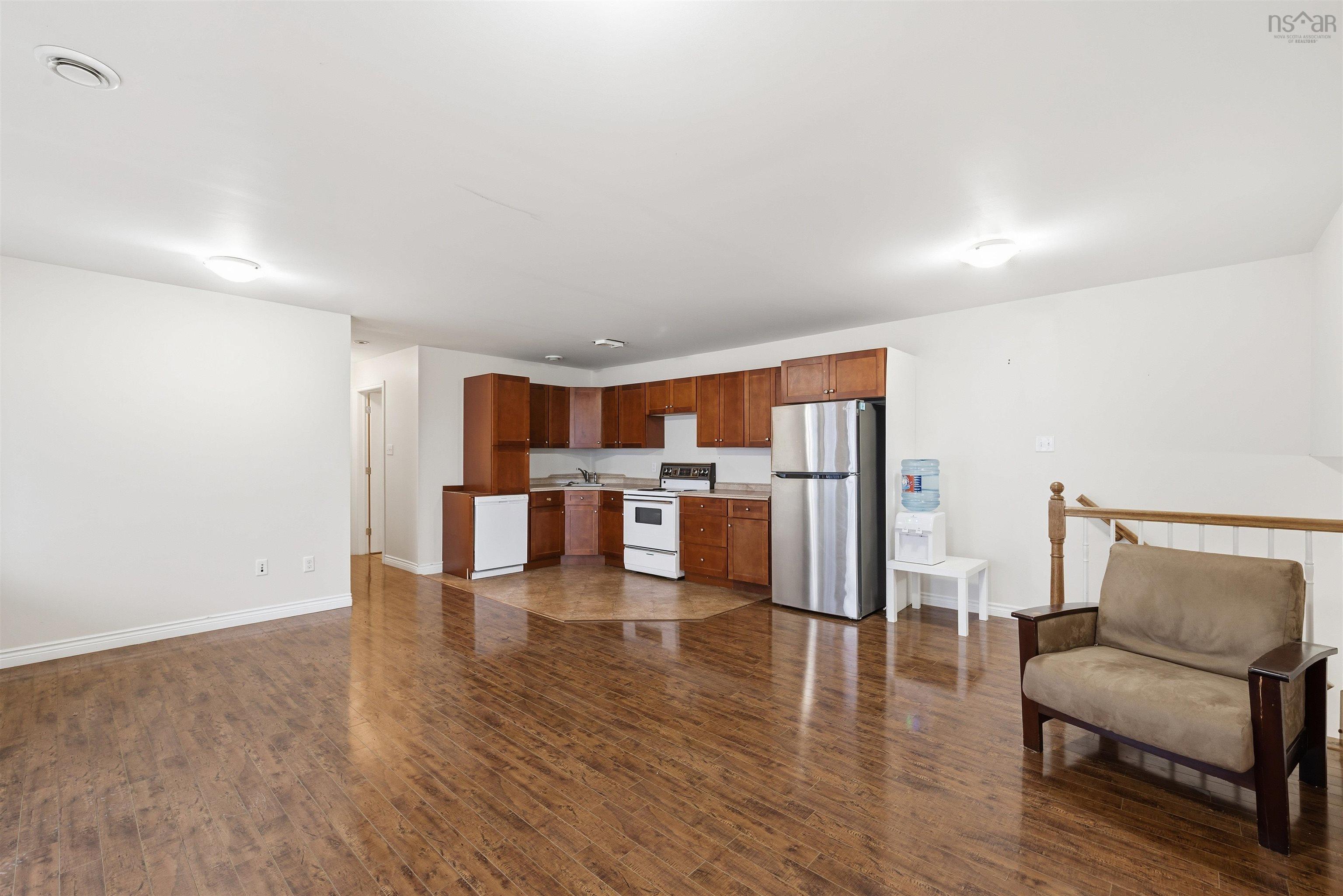 $995,000.00: 215 Cloverdale Drive, Martock