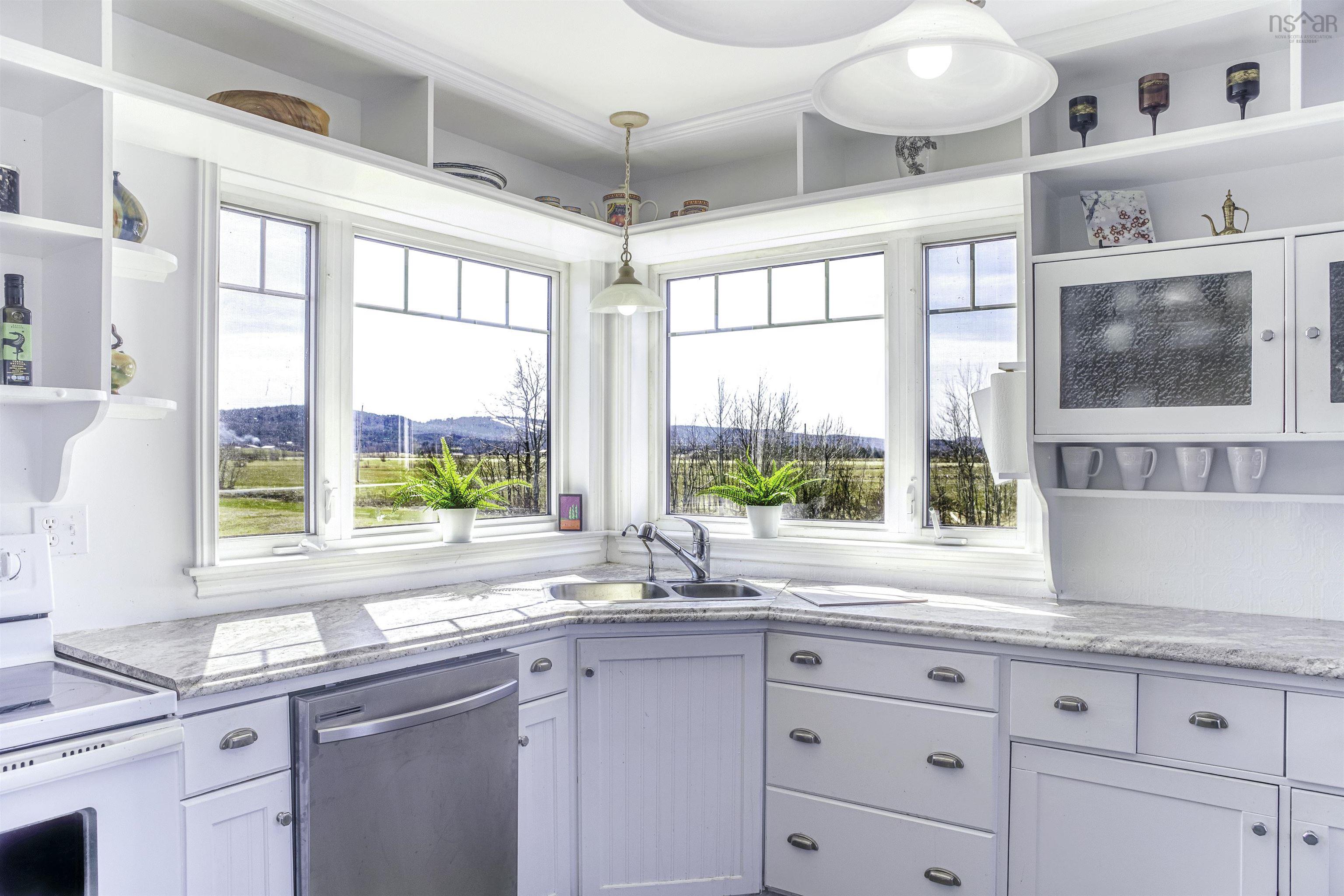 $995,000.00: 215 Cloverdale Drive, Martock