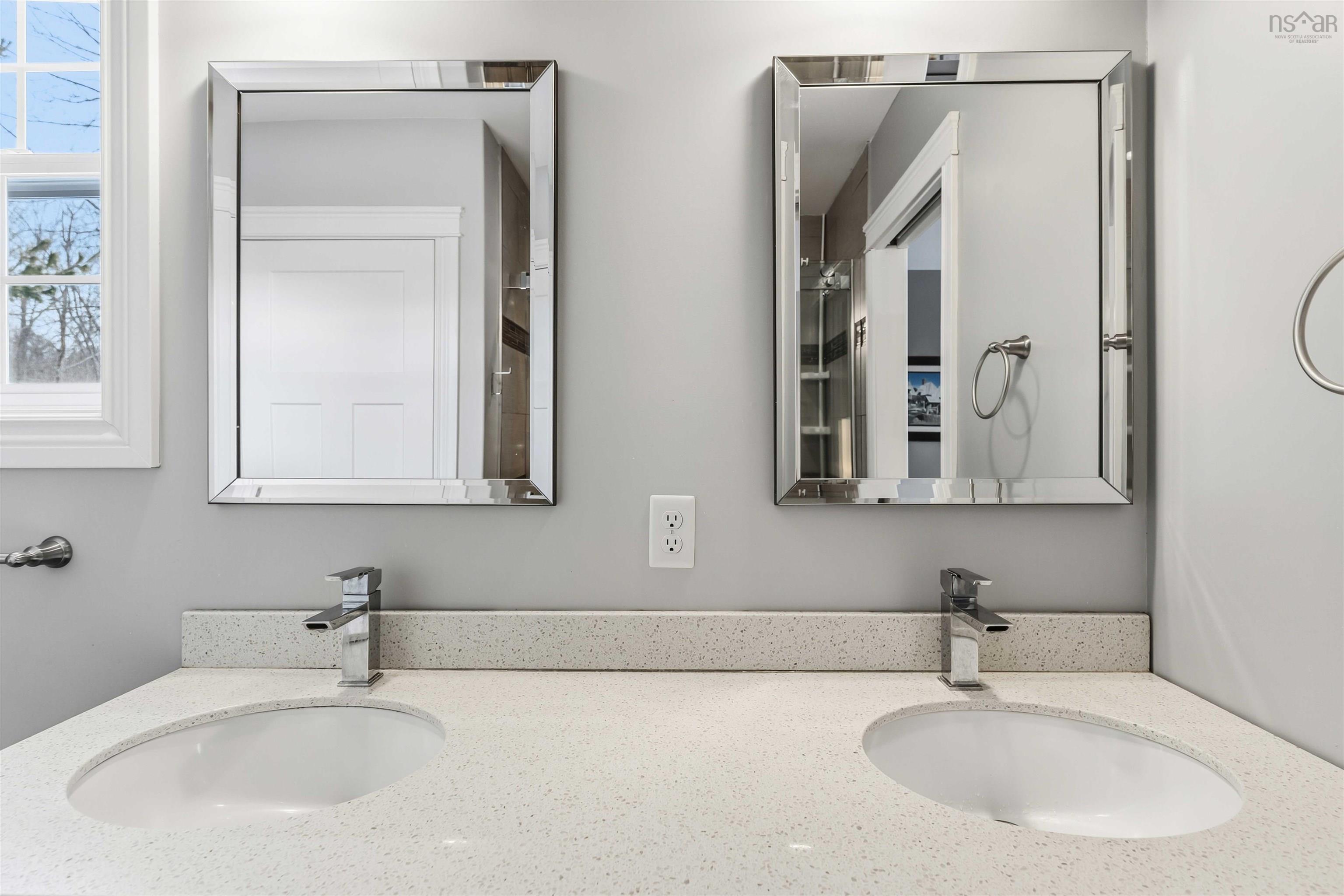 $564,900.00: 164 Belle Drive, Meadowvale