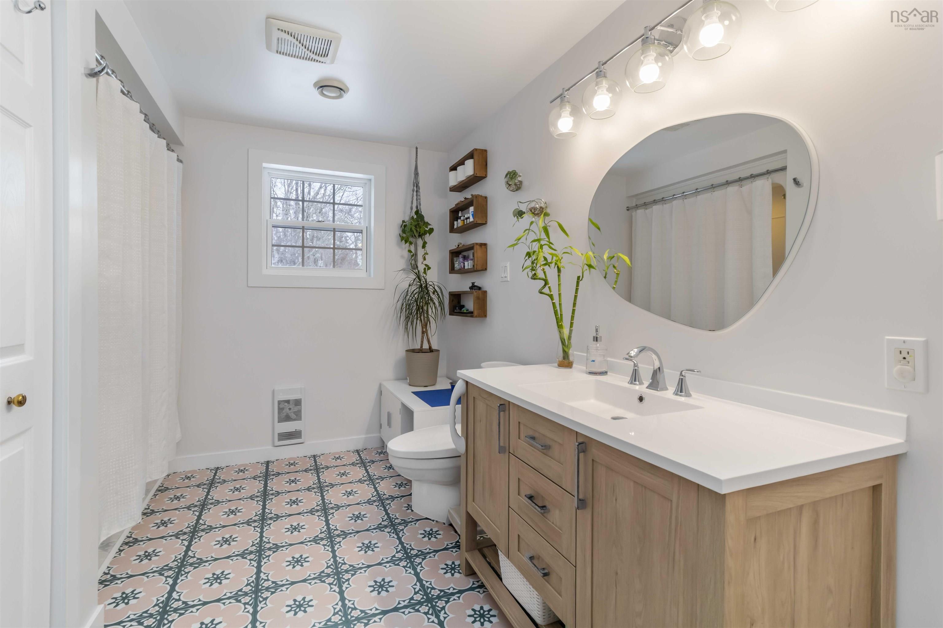 $665,000.00: 36 Kelly Drive, Fox Point