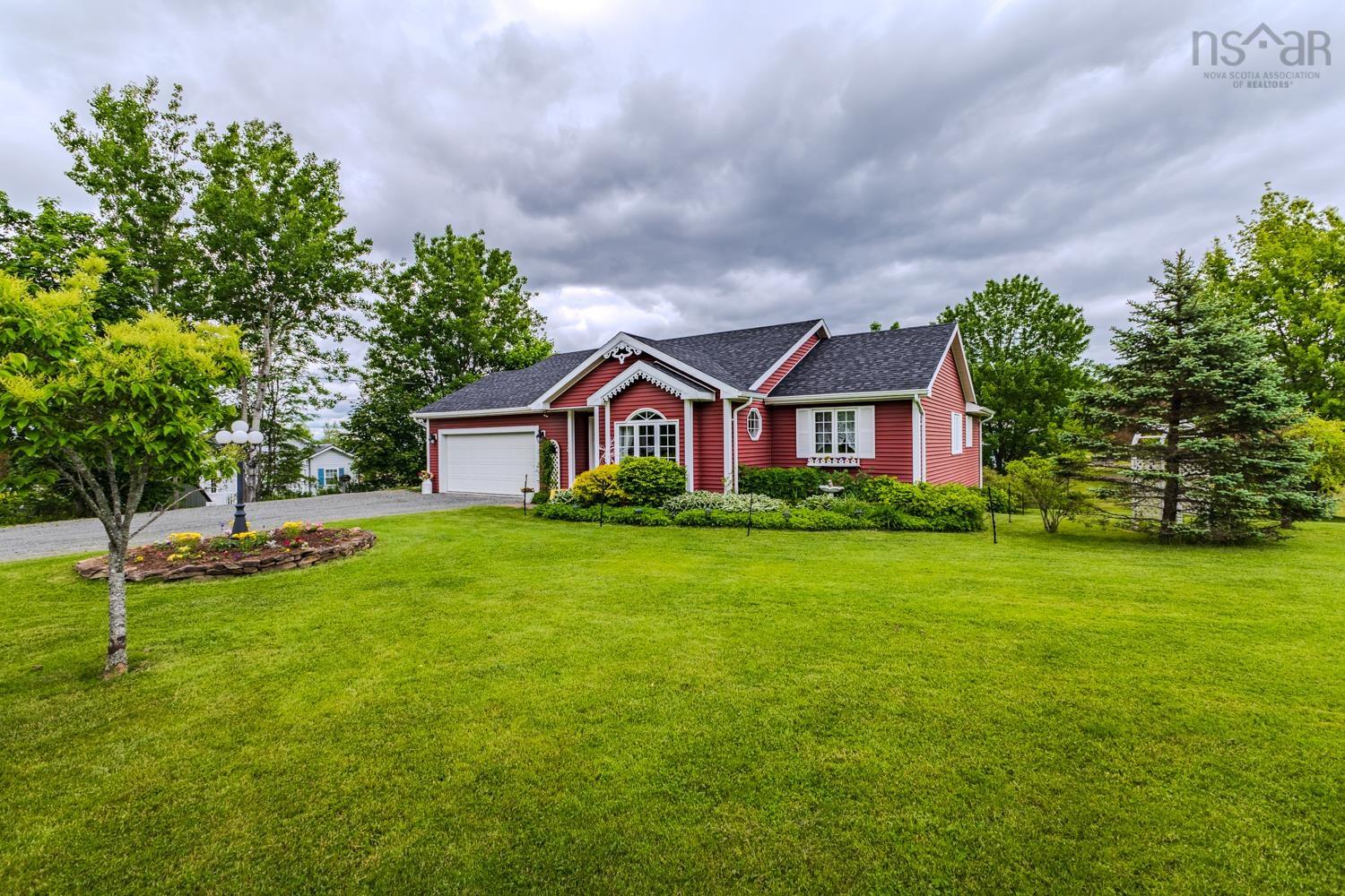 $529,900.00: 157 Parkwood South, Truro Heights