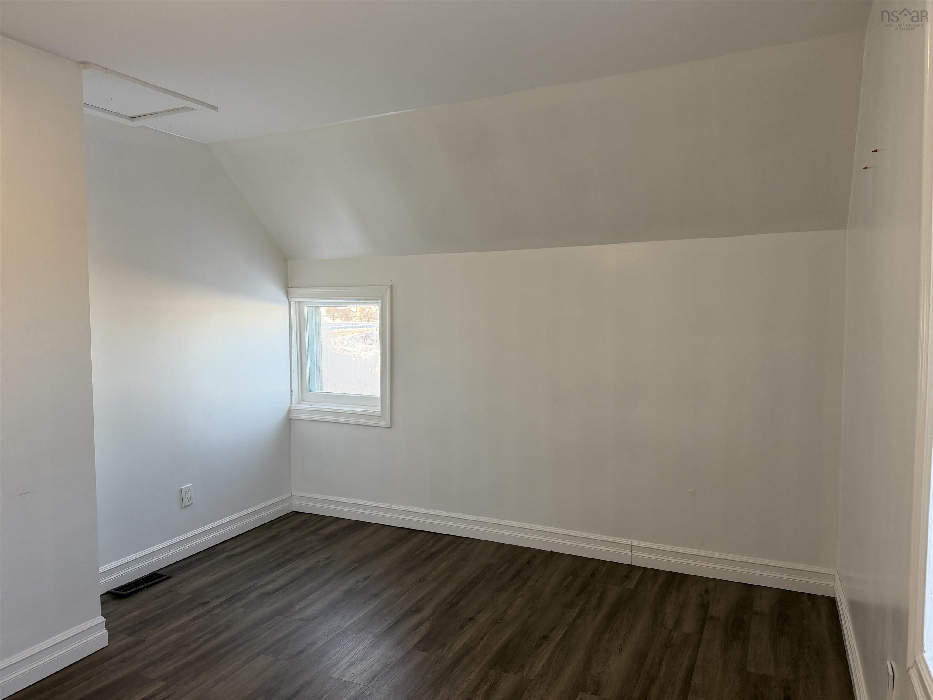 $154,900.00: 250 North Main Street, Trenton