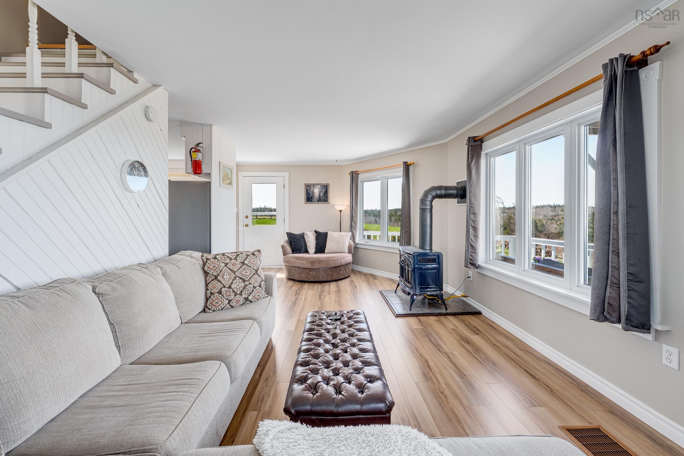 $575,000.00: 59 Lake Darling Road, Darlings Lake