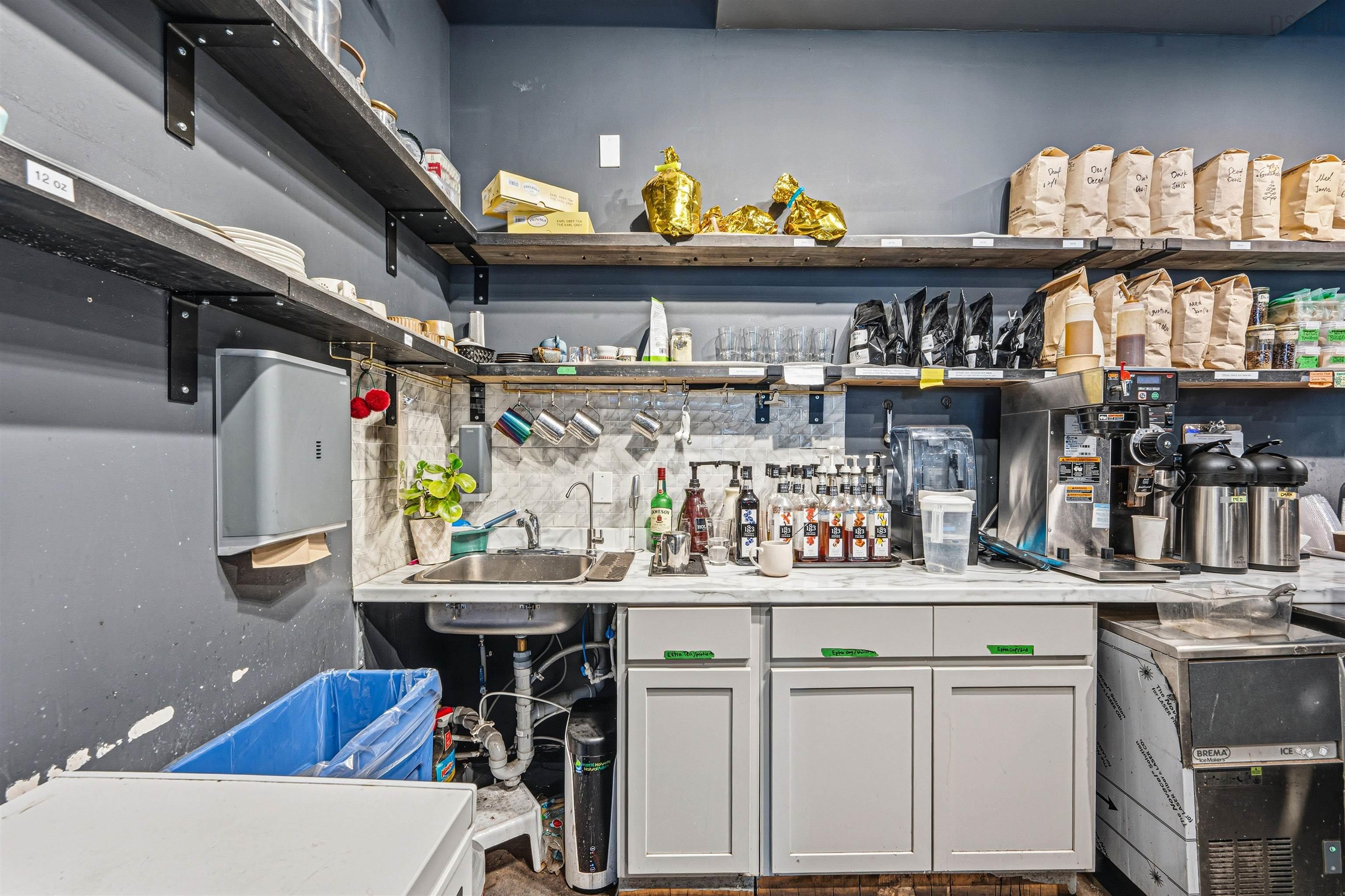 $170,000.00: 200 5657 SPRING GARDEN Road, Halifax Peninsula