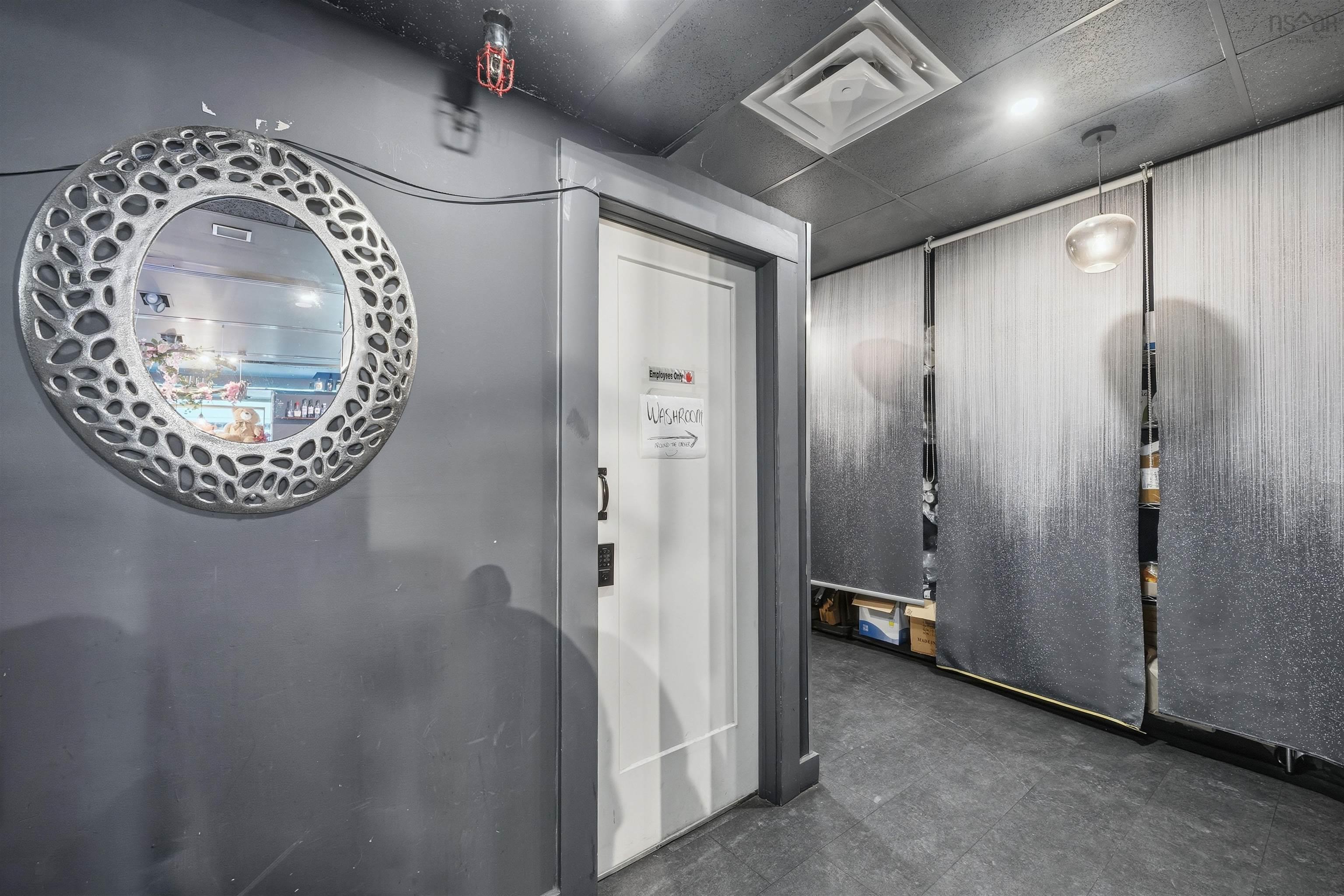 $170,000.00: 200 5657 SPRING GARDEN Road, Halifax Peninsula