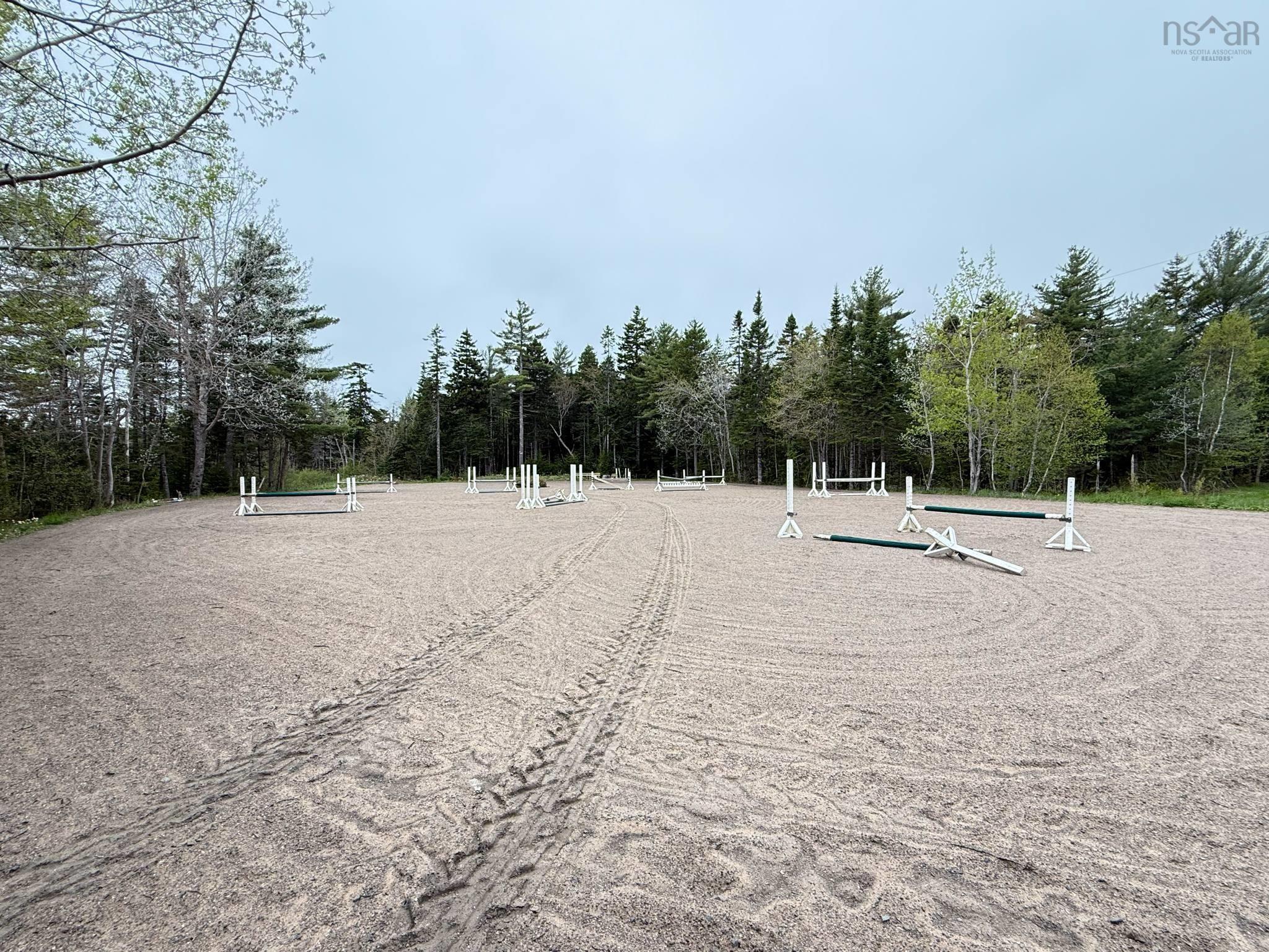 $1,250,000.00: 401 Highway 1, Mount Uniacke