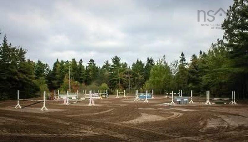 $1,250,000.00: 401 Highway 1, Mount Uniacke