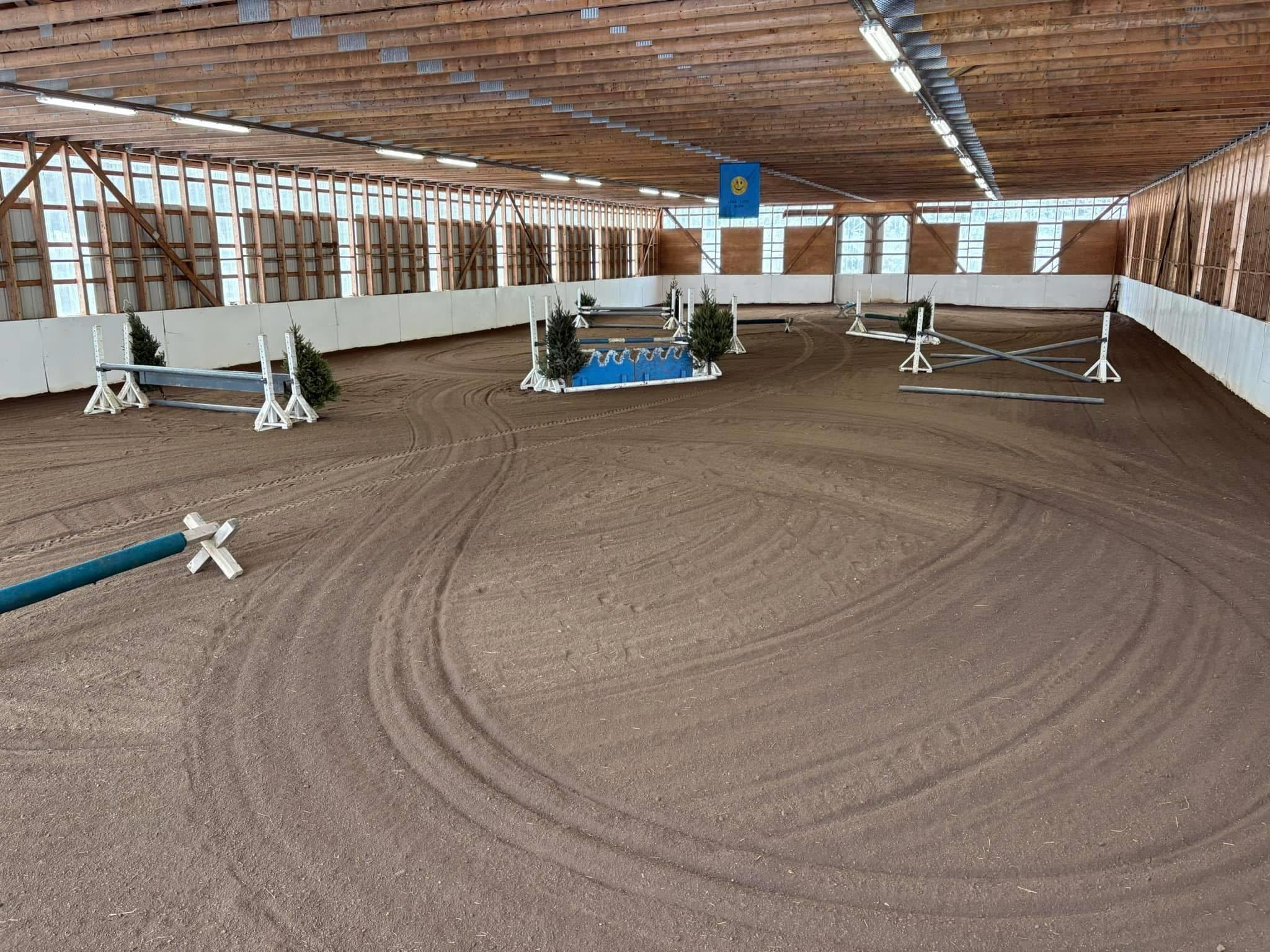 $1,250,000.00: 401 Highway 1, Mount Uniacke