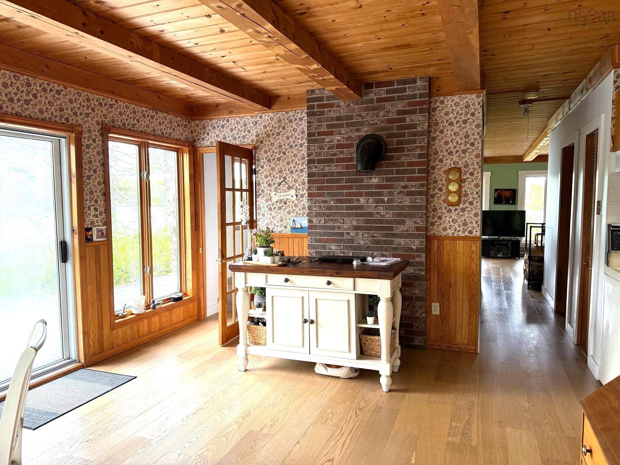 $1,250,000.00: 401 Highway 1, Mount Uniacke