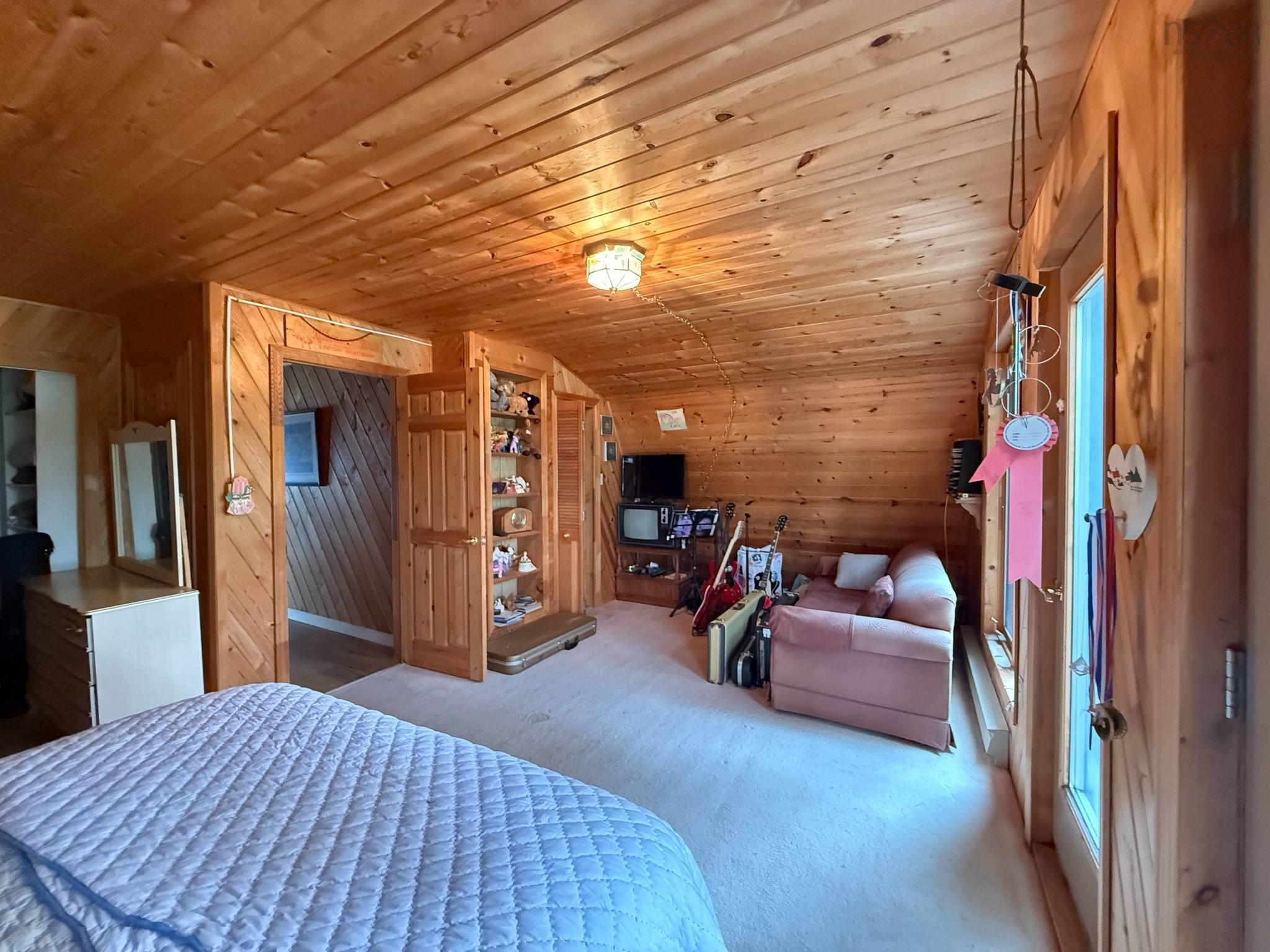 $1,250,000.00: 401 Highway 1, Mount Uniacke