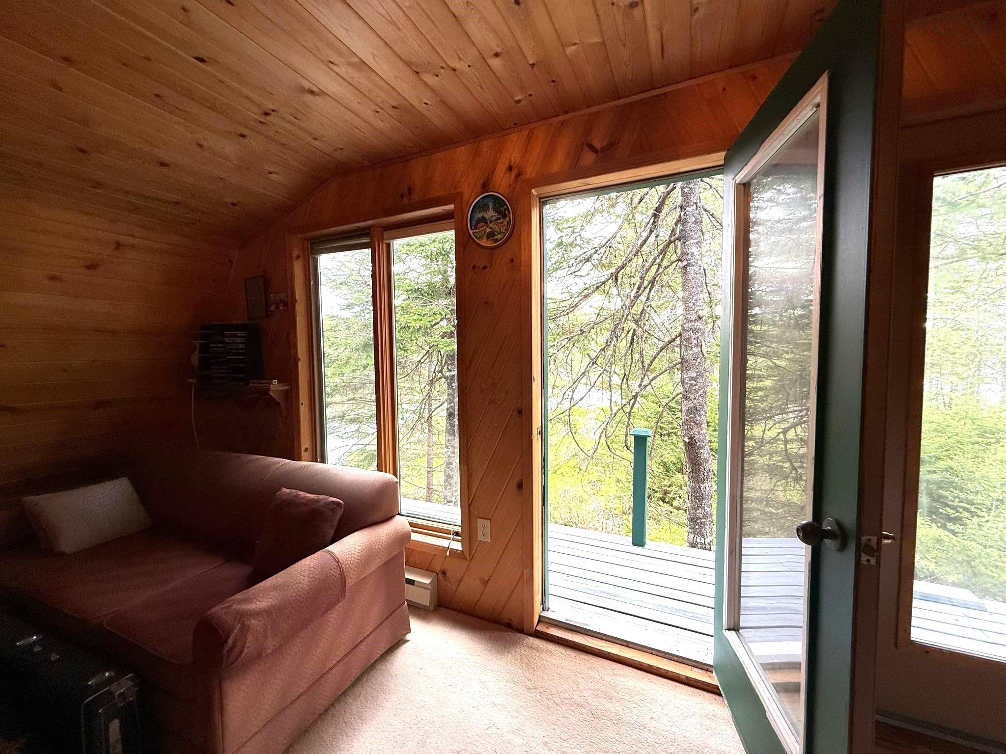 $1,250,000.00: 401 Highway 1, Mount Uniacke