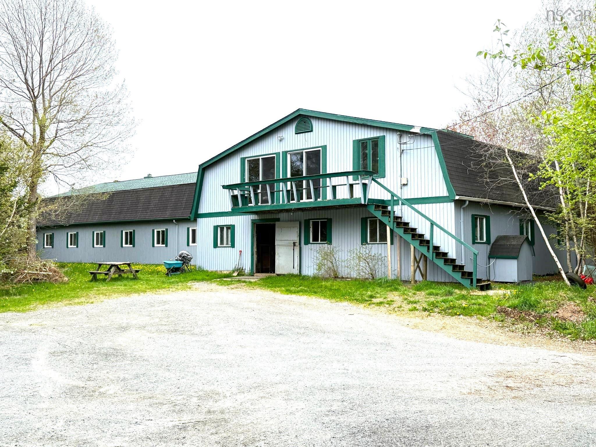 $1,250,000.00: 401 Highway 1, Mount Uniacke