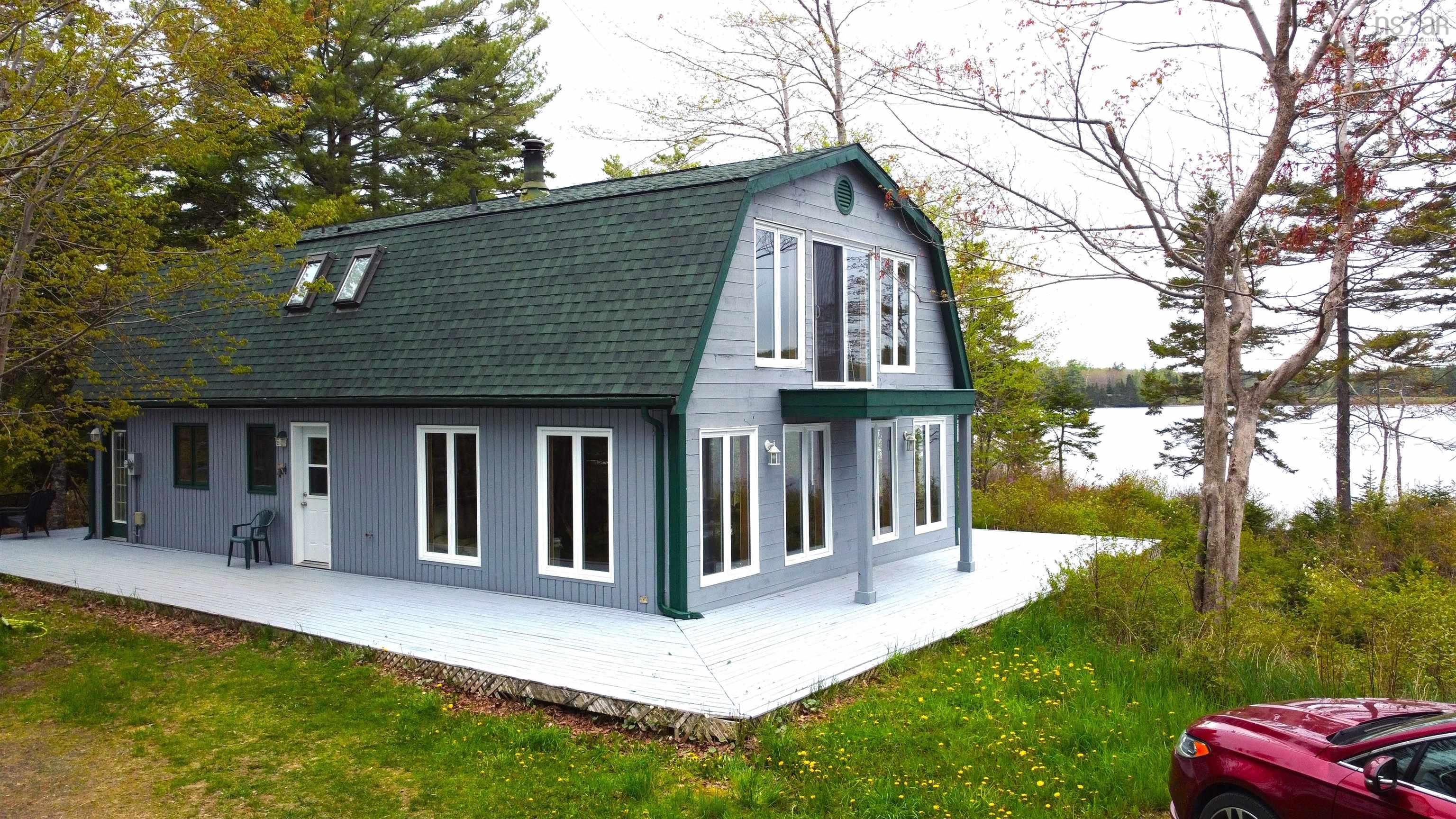 $1,250,000.00: 401 Highway 1, Mount Uniacke