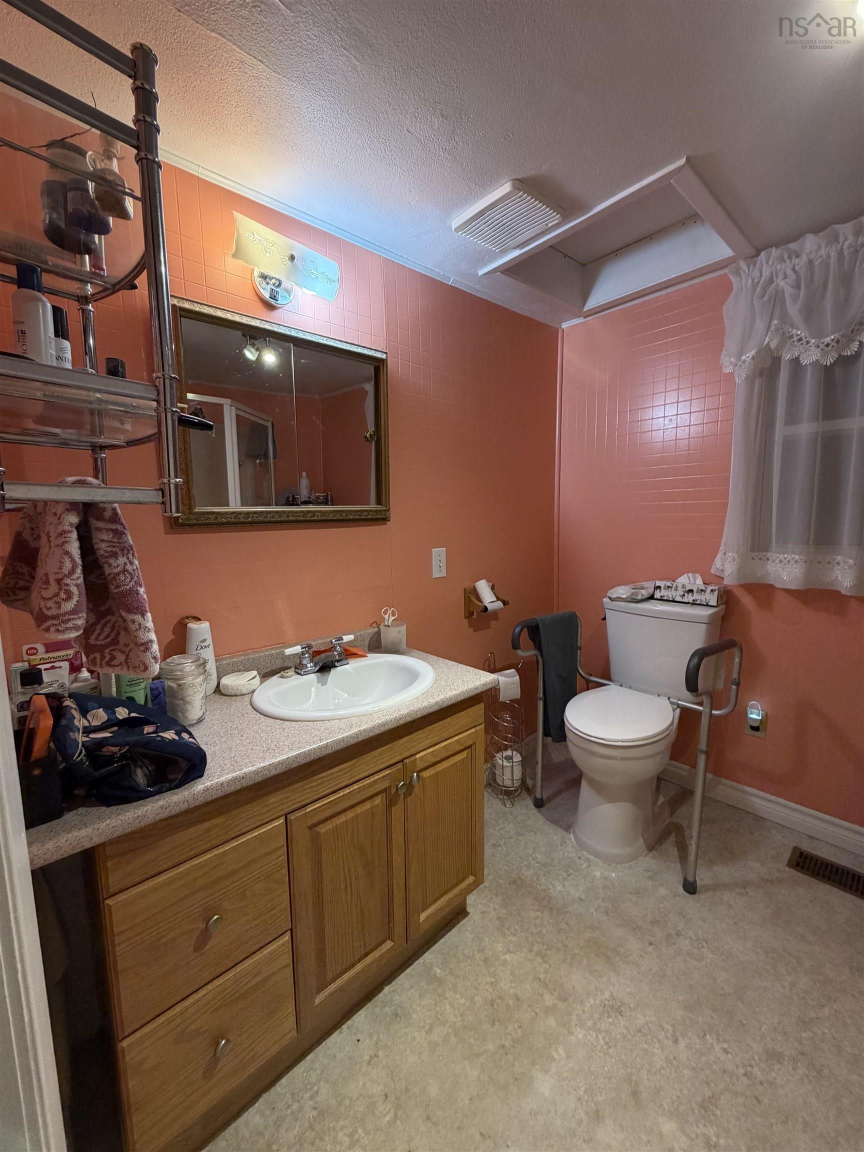 $264,900.00: 1109 Highway 236, South Maitland