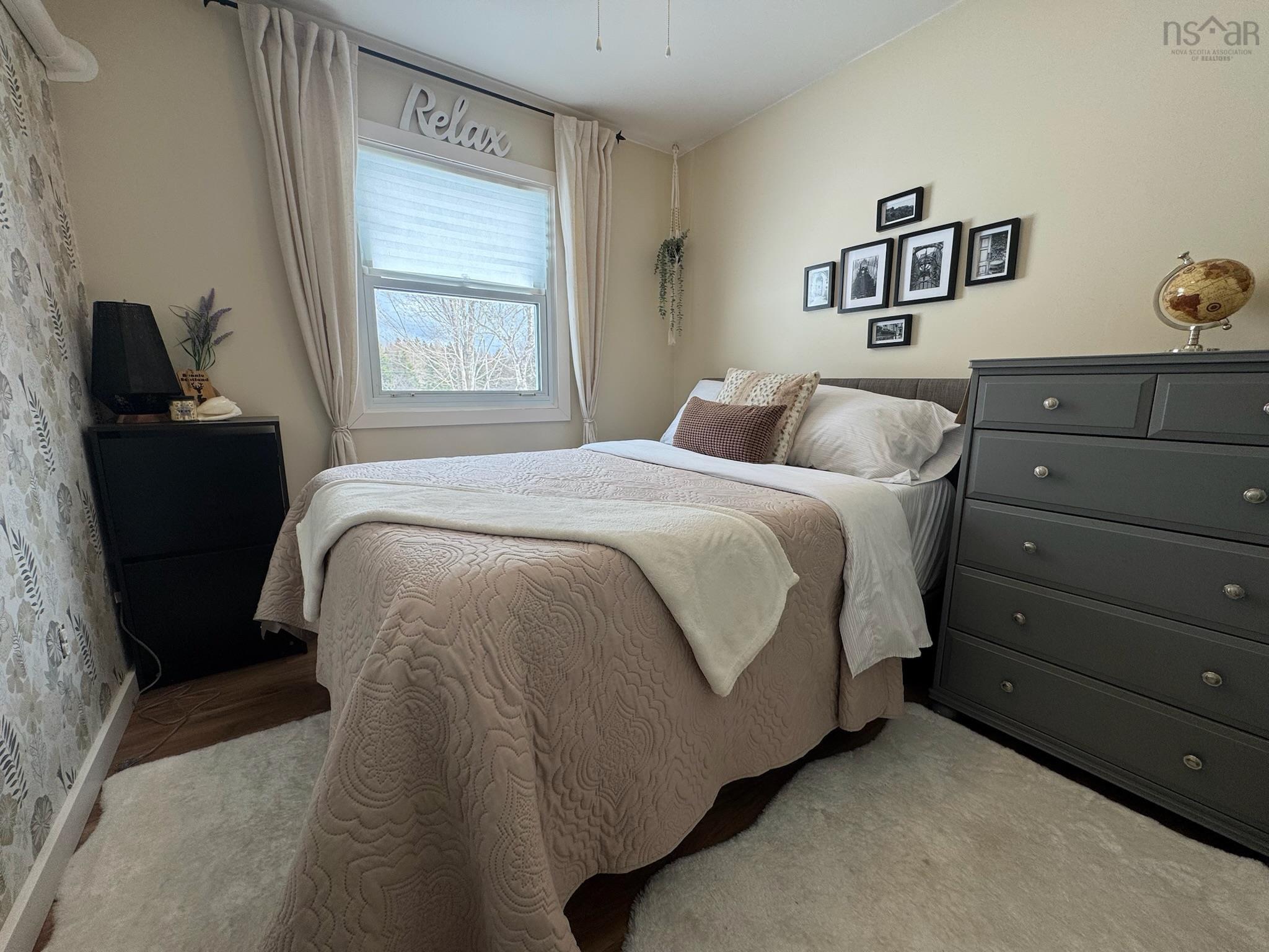 $320,000.00: 4057 105 Highway, Glendale