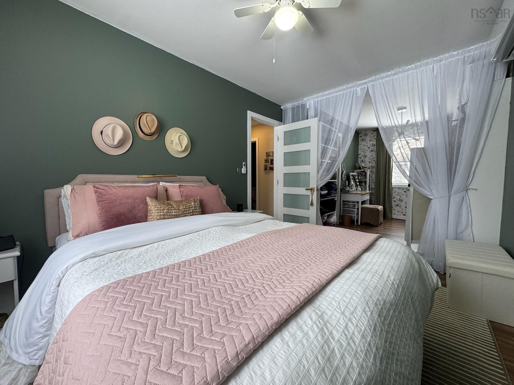 $320,000.00: 4057 105 Highway, Glendale