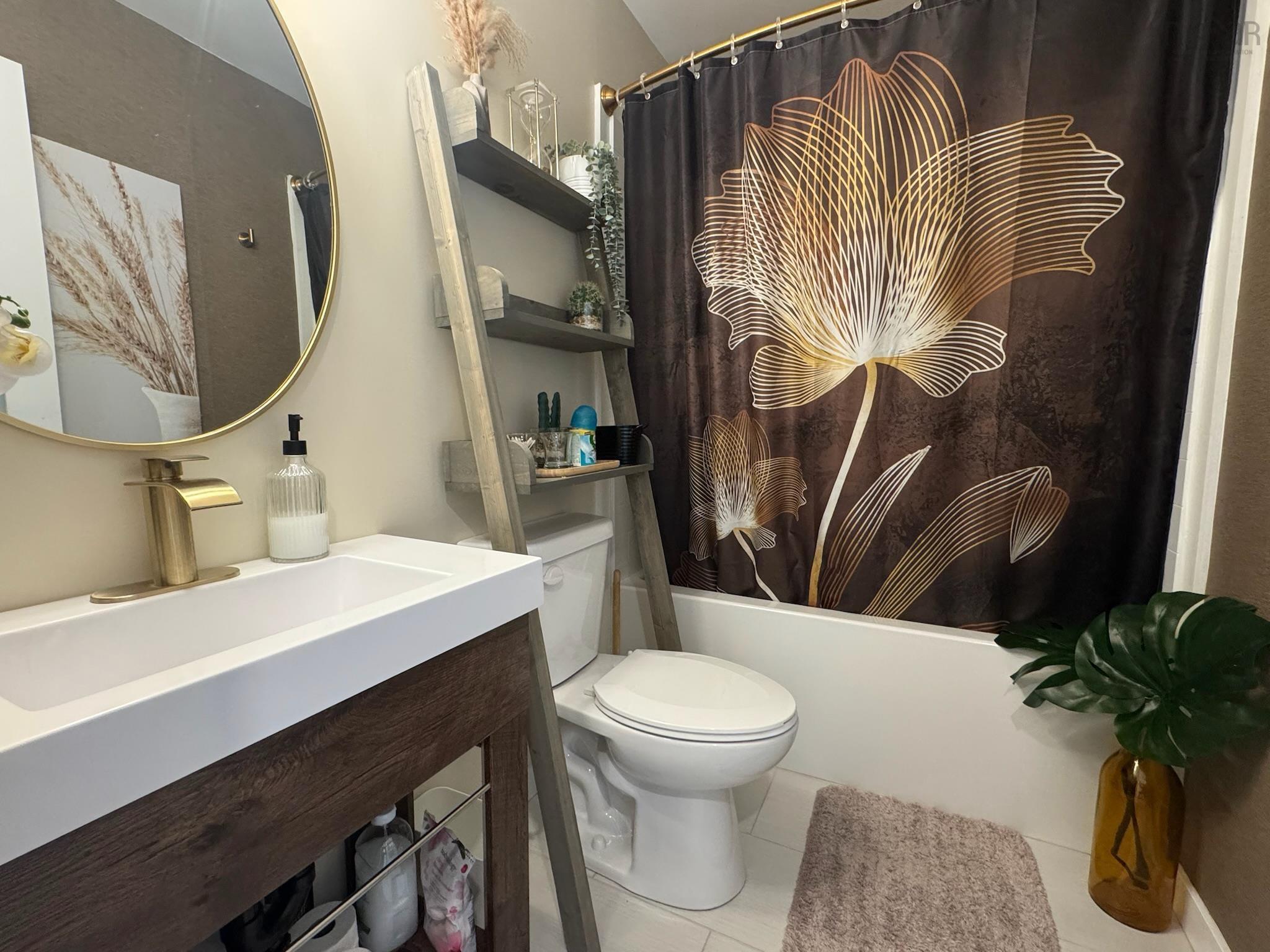 $320,000.00: 4057 105 Highway, Glendale