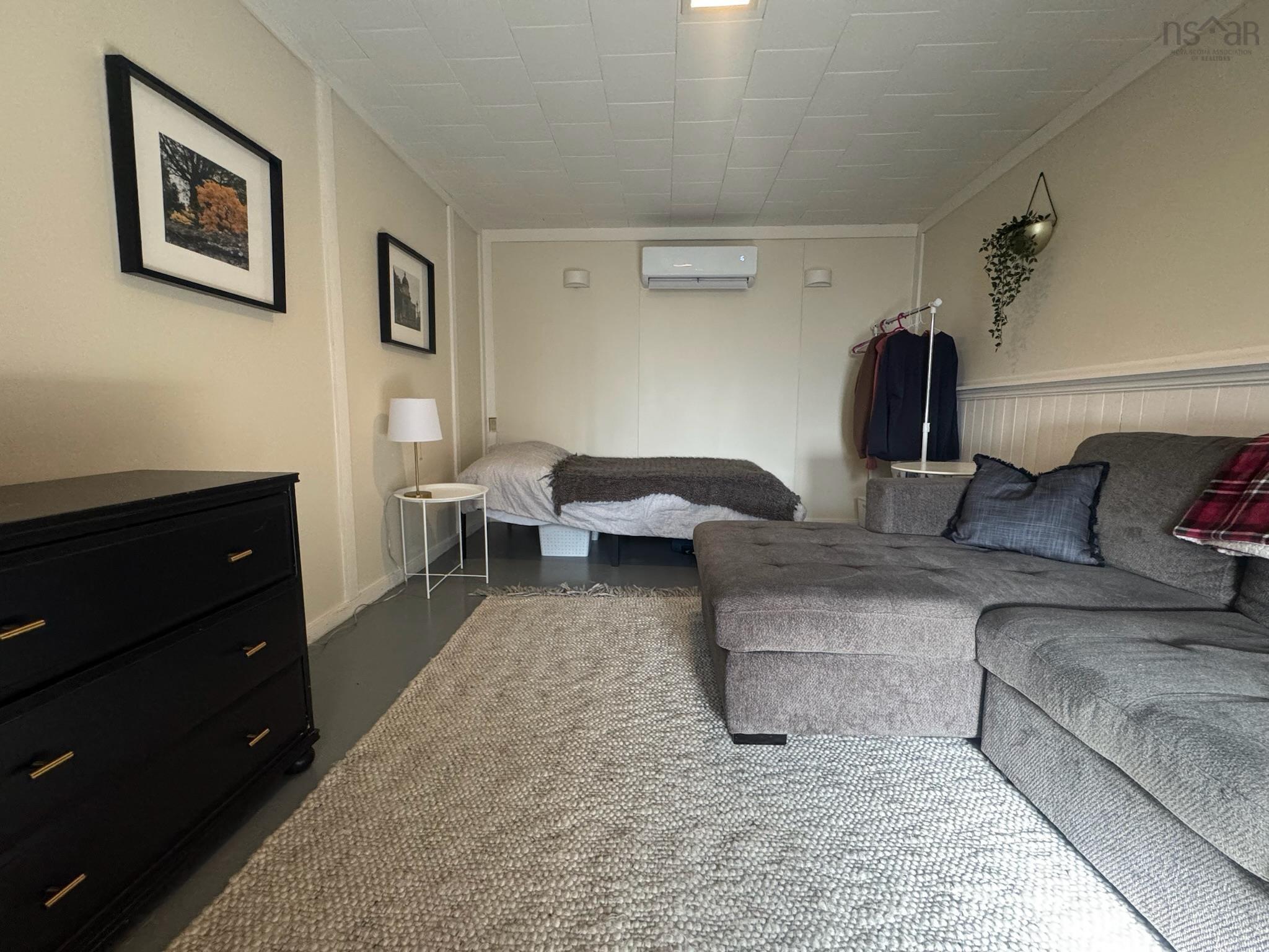 $320,000.00: 4057 105 Highway, Glendale