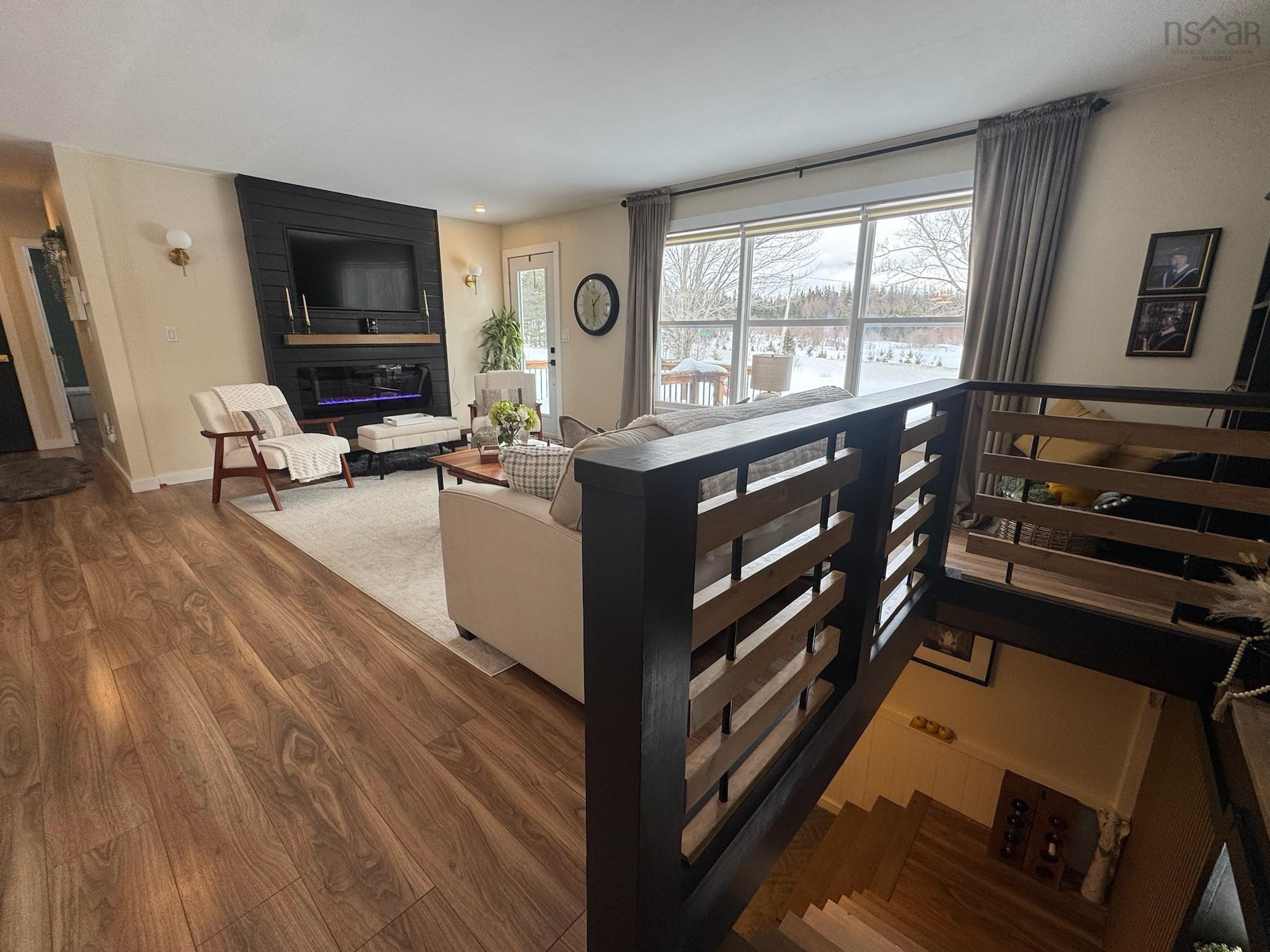 $320,000.00: 4057 105 Highway, Glendale