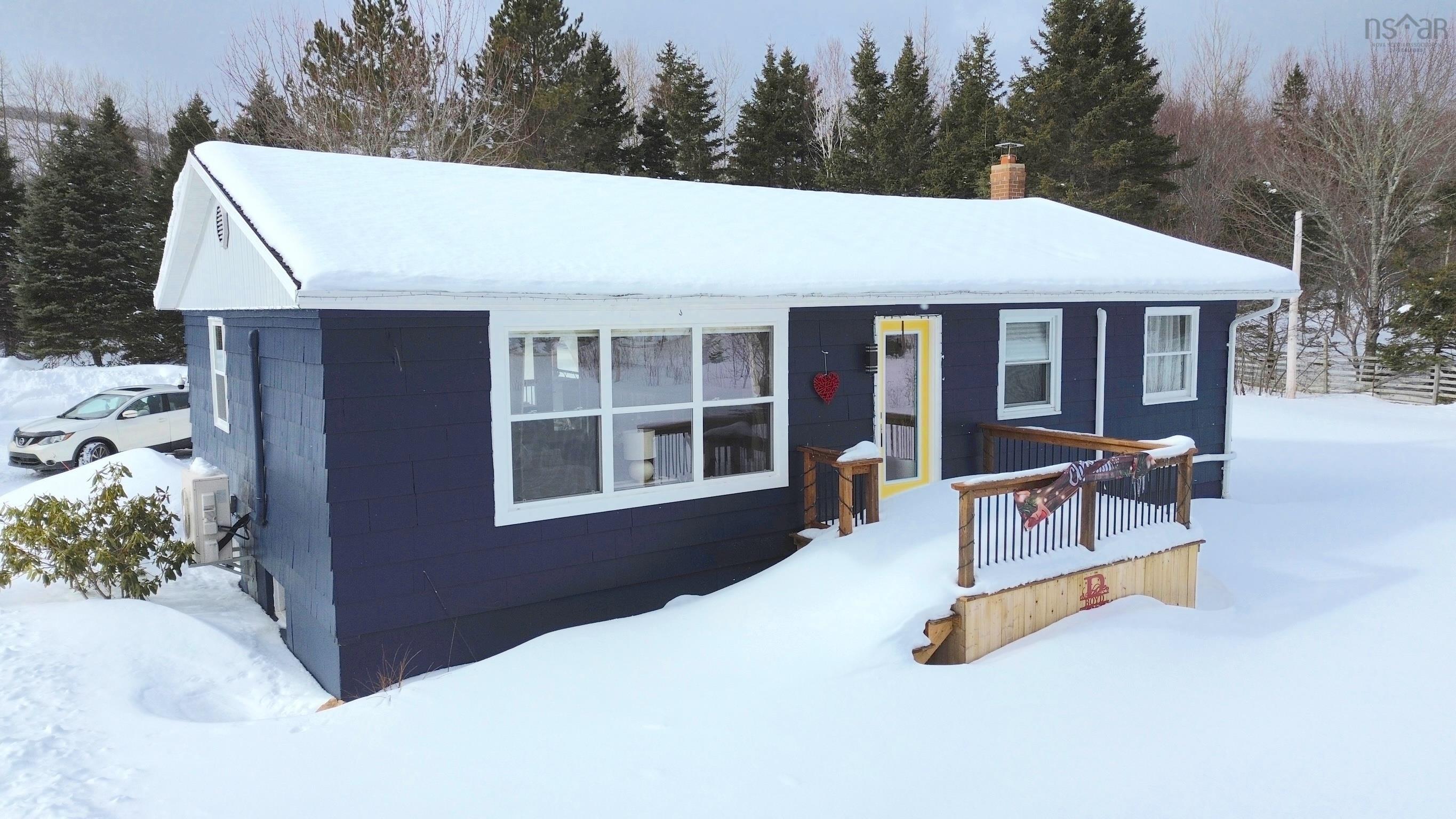 $320,000.00: 4057 105 Highway, Glendale