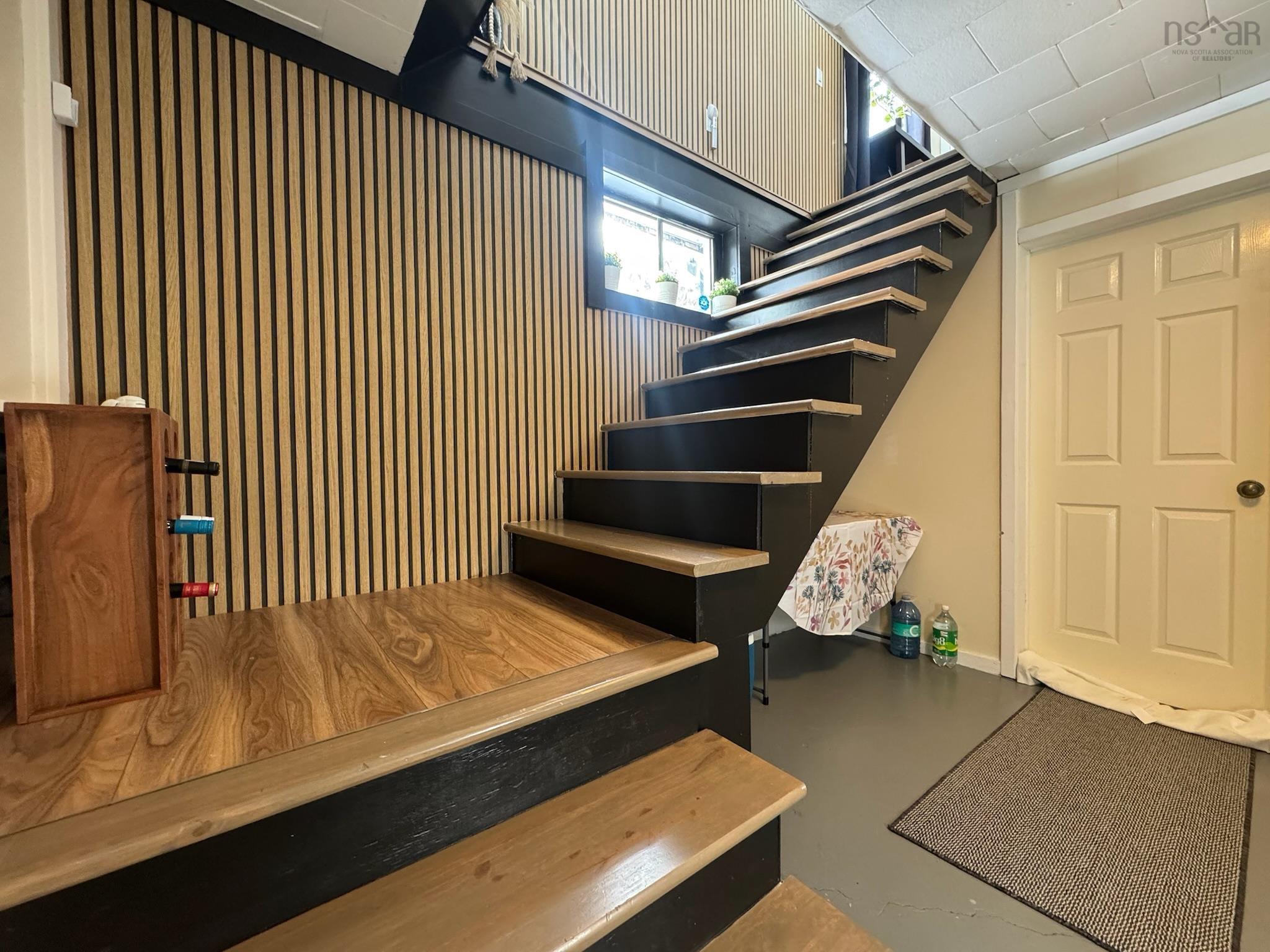 $320,000.00: 4057 105 Highway, Glendale