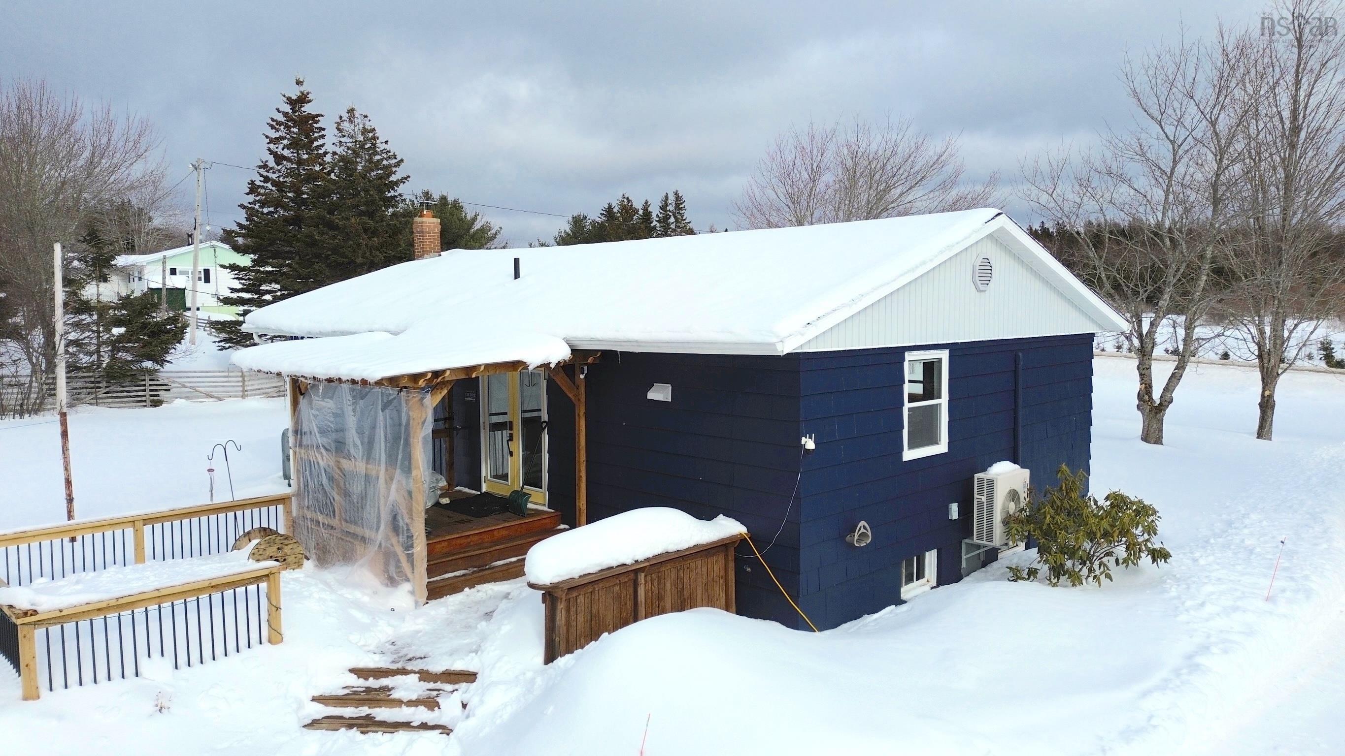 $320,000.00: 4057 105 Highway, Glendale