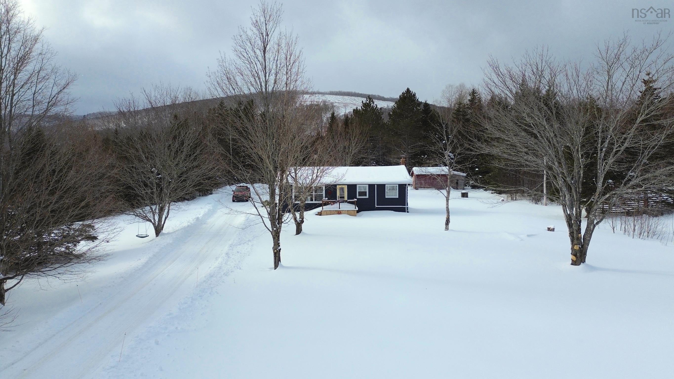 $320,000.00: 4057 105 Highway, Glendale