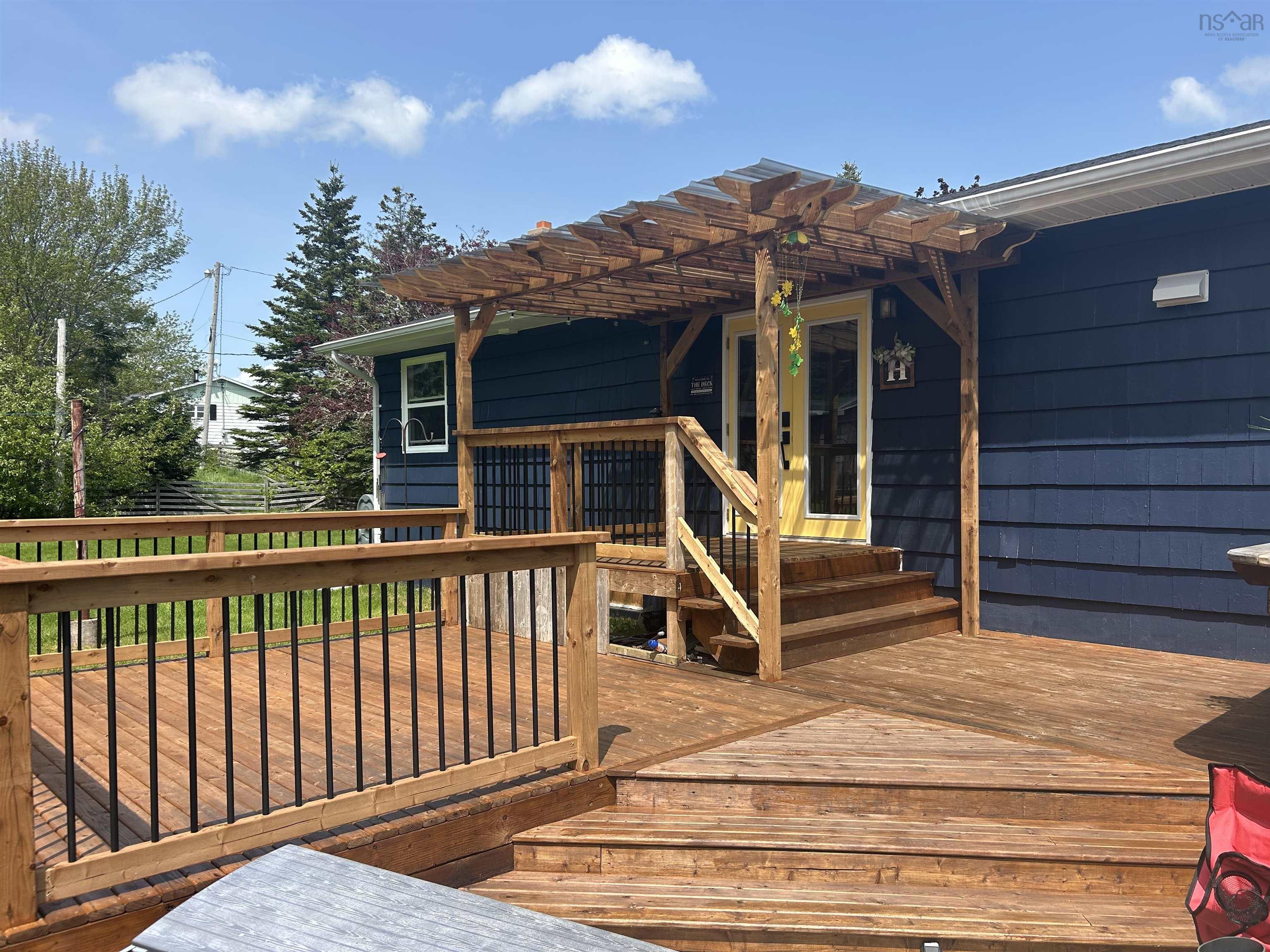 $320,000.00: 4057 105 Highway, Glendale