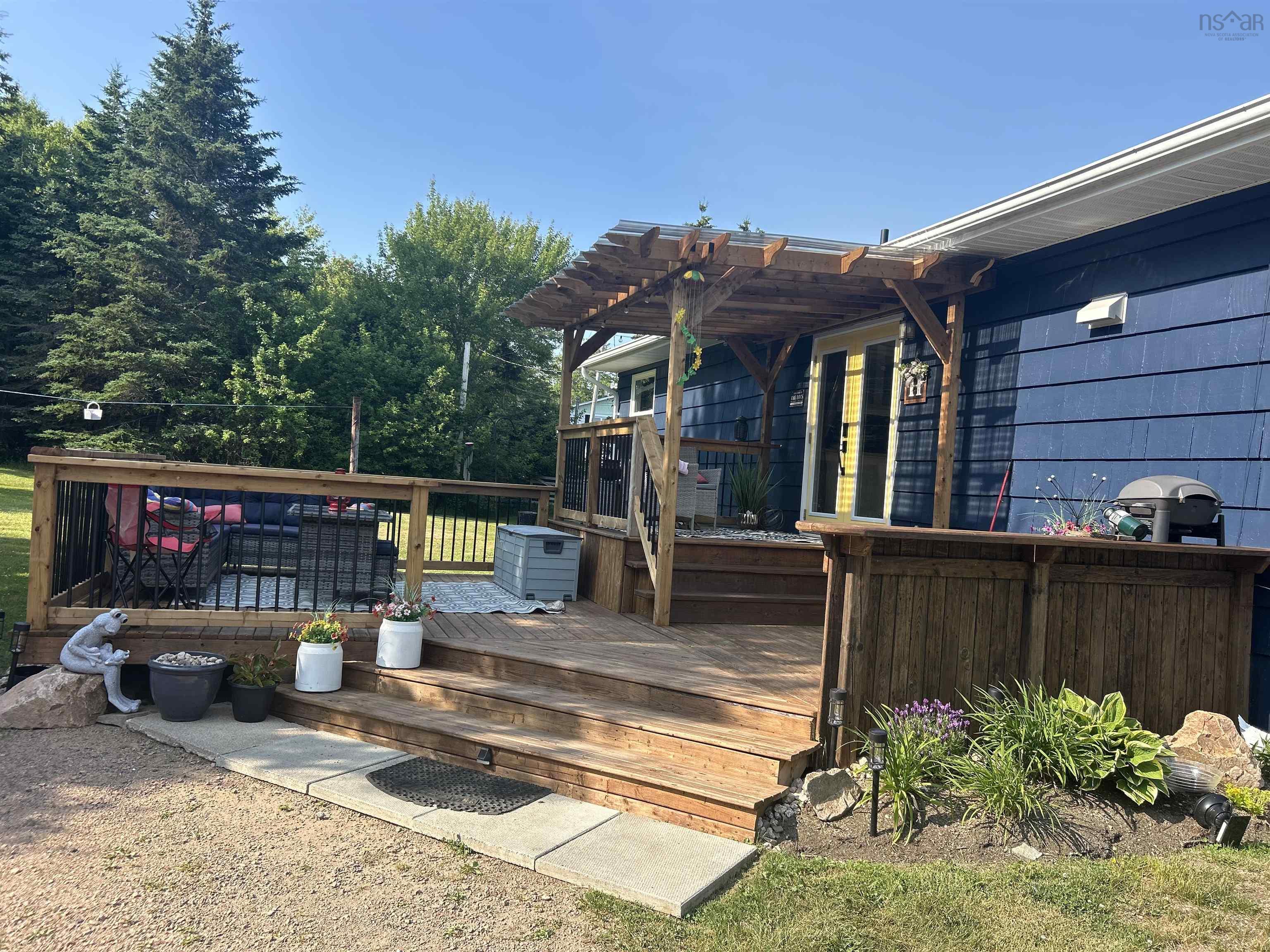 $320,000.00: 4057 105 Highway, Glendale