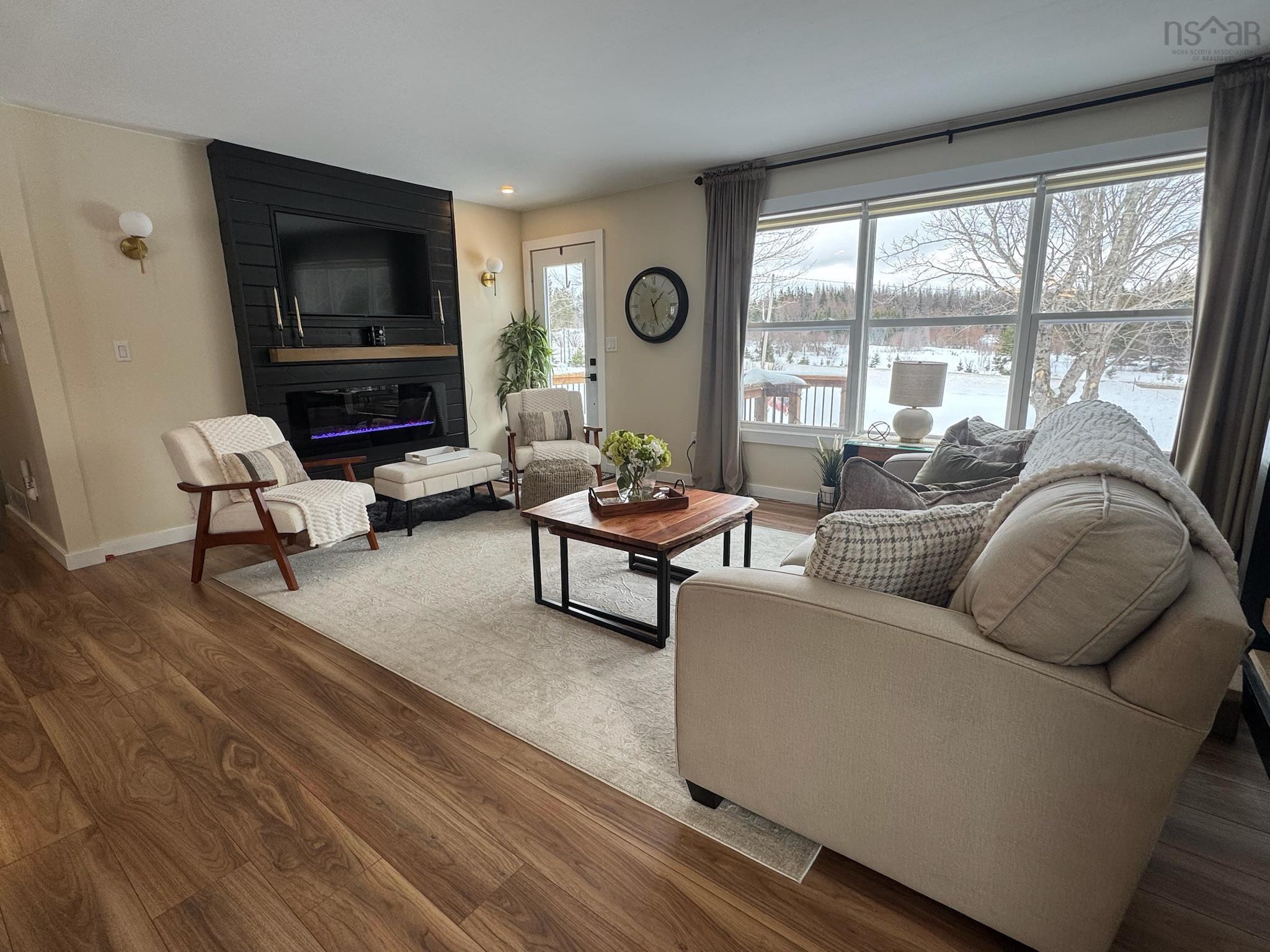 $320,000.00: 4057 105 Highway, Glendale